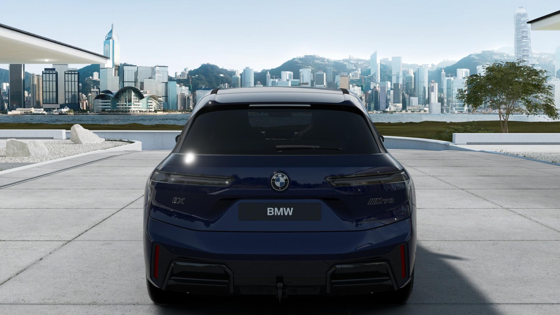 BMW iX M70-image-2
