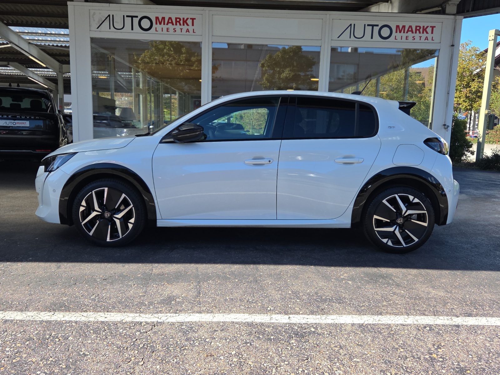 PEUGEOT 208 1.2 PureTech GT Pack EAT8-image-1