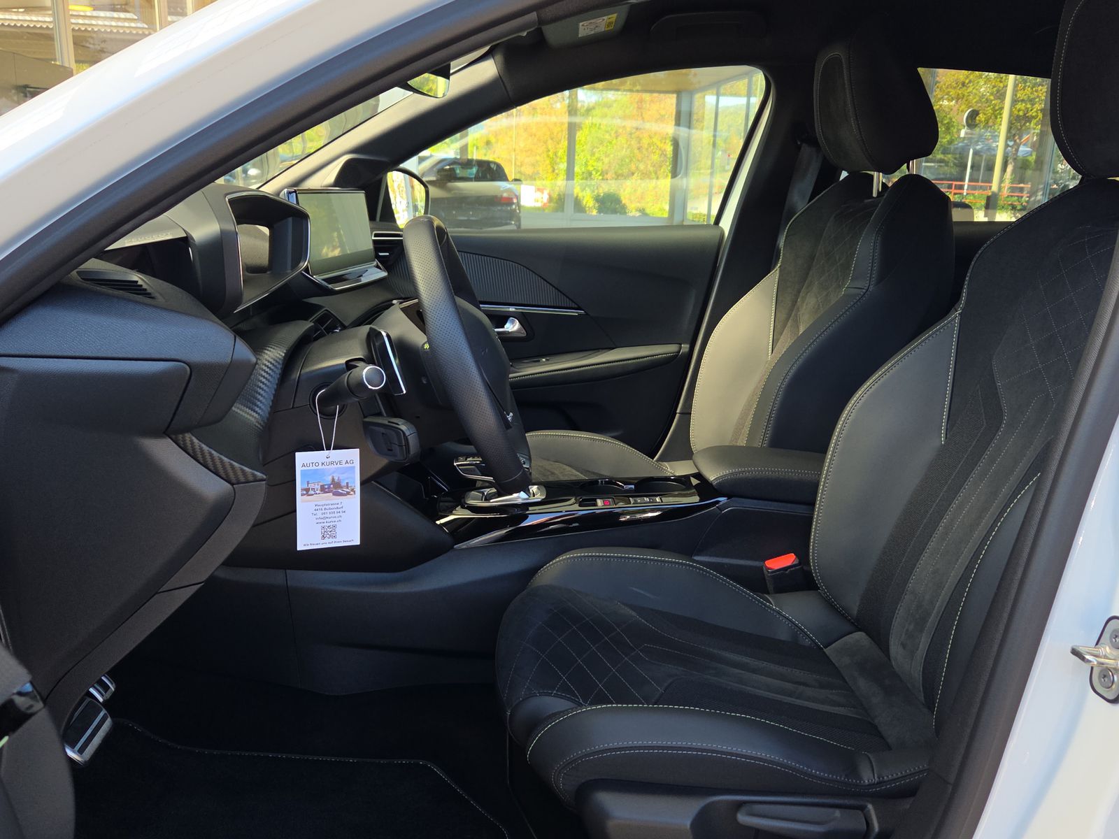 PEUGEOT 208 1.2 PureTech GT Pack EAT8-image-5