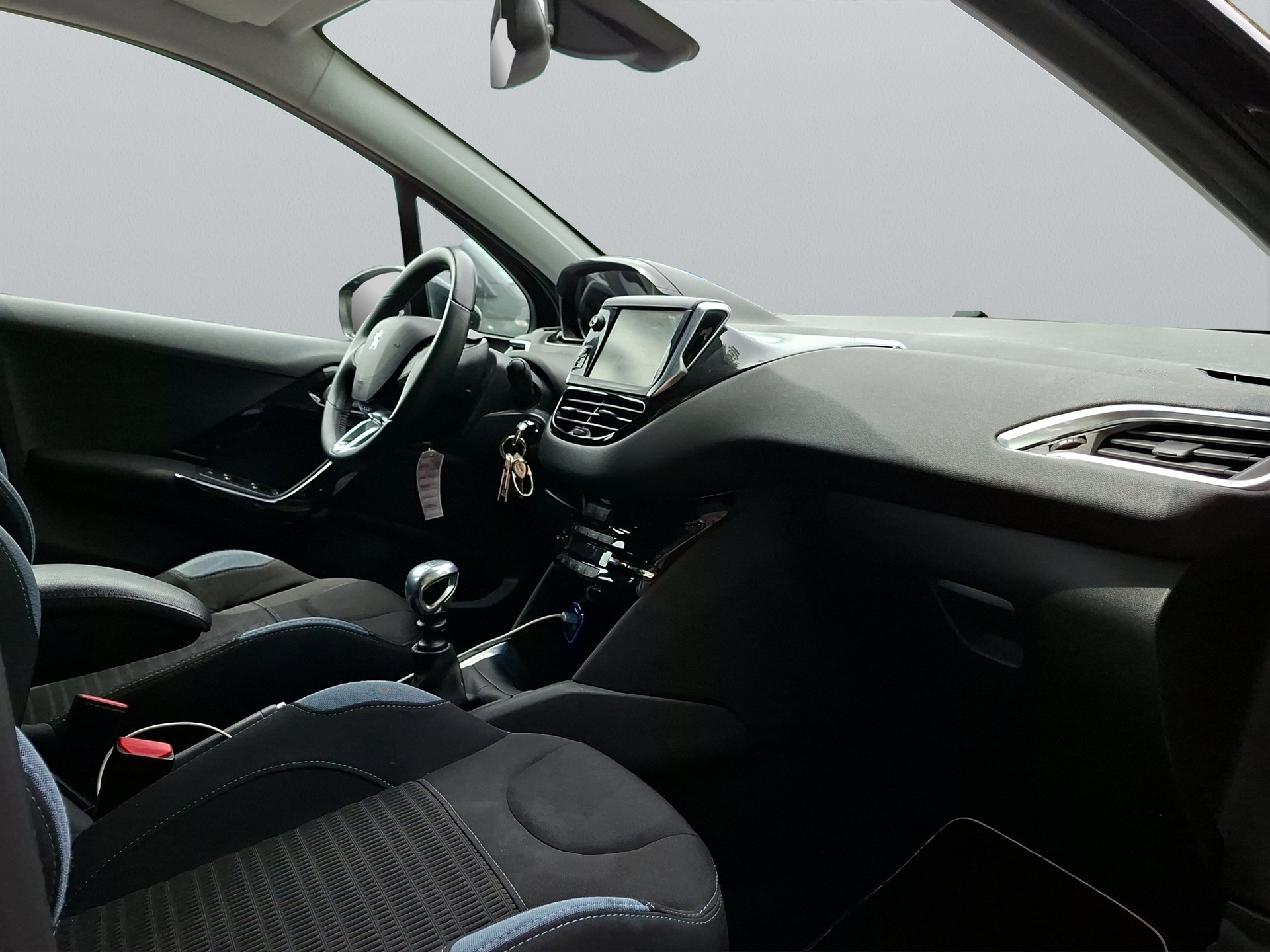 PEUGEOT 208 1.6 e-HDI Allure-image-14