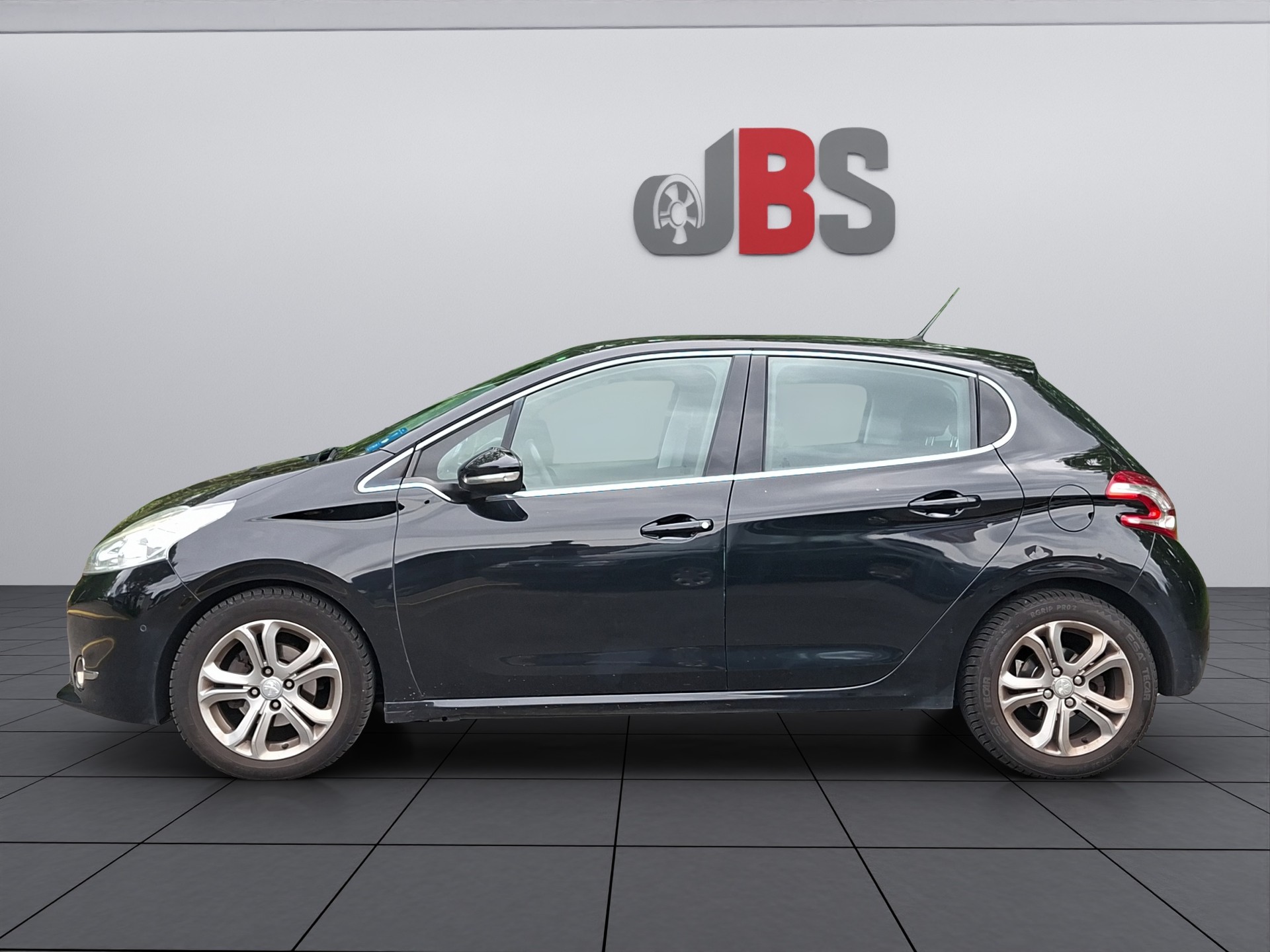 PEUGEOT 208 1.6 e-HDI Allure-image-2