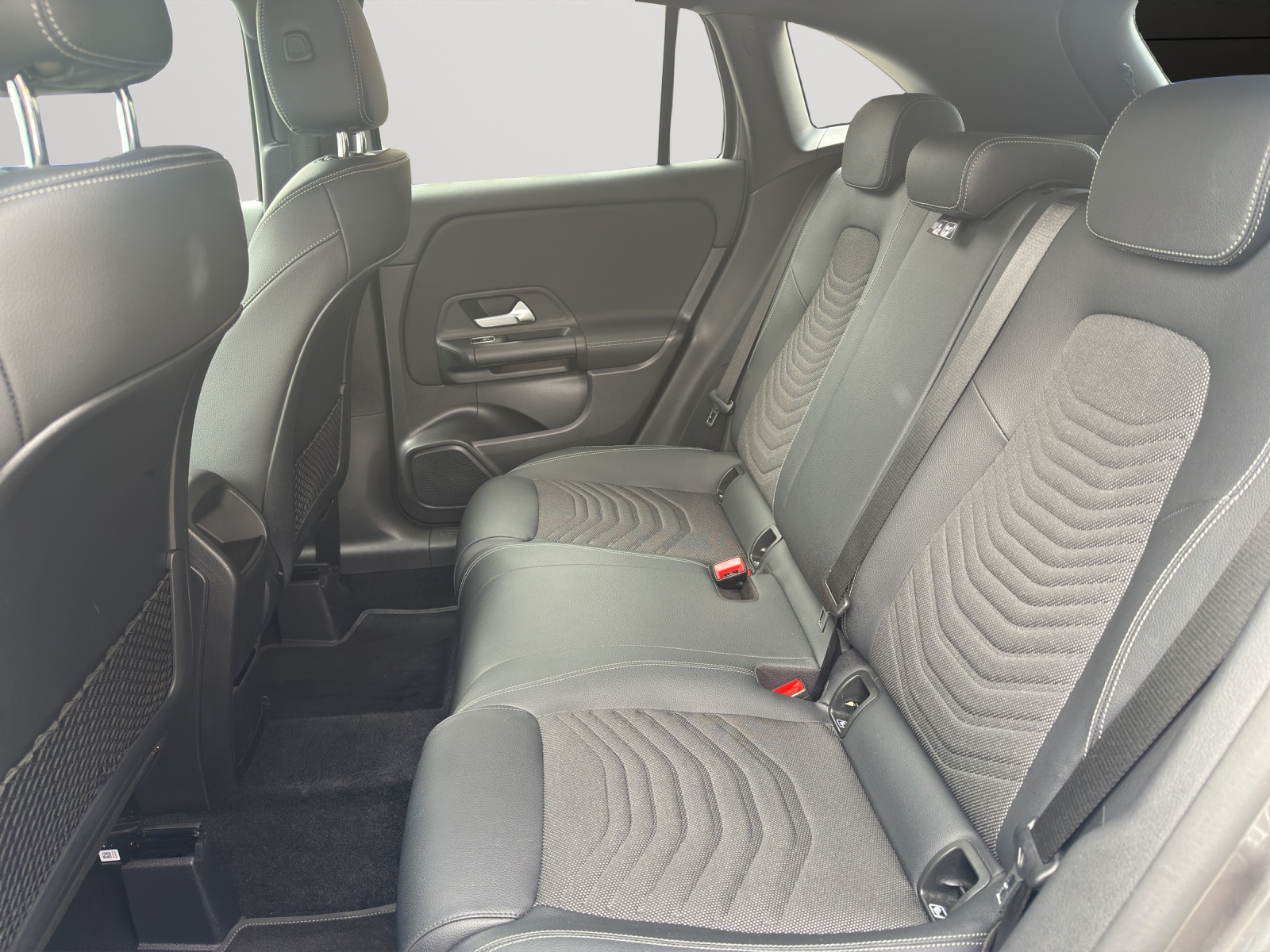 MERCEDES-BENZ GLA 200 Style-image-14