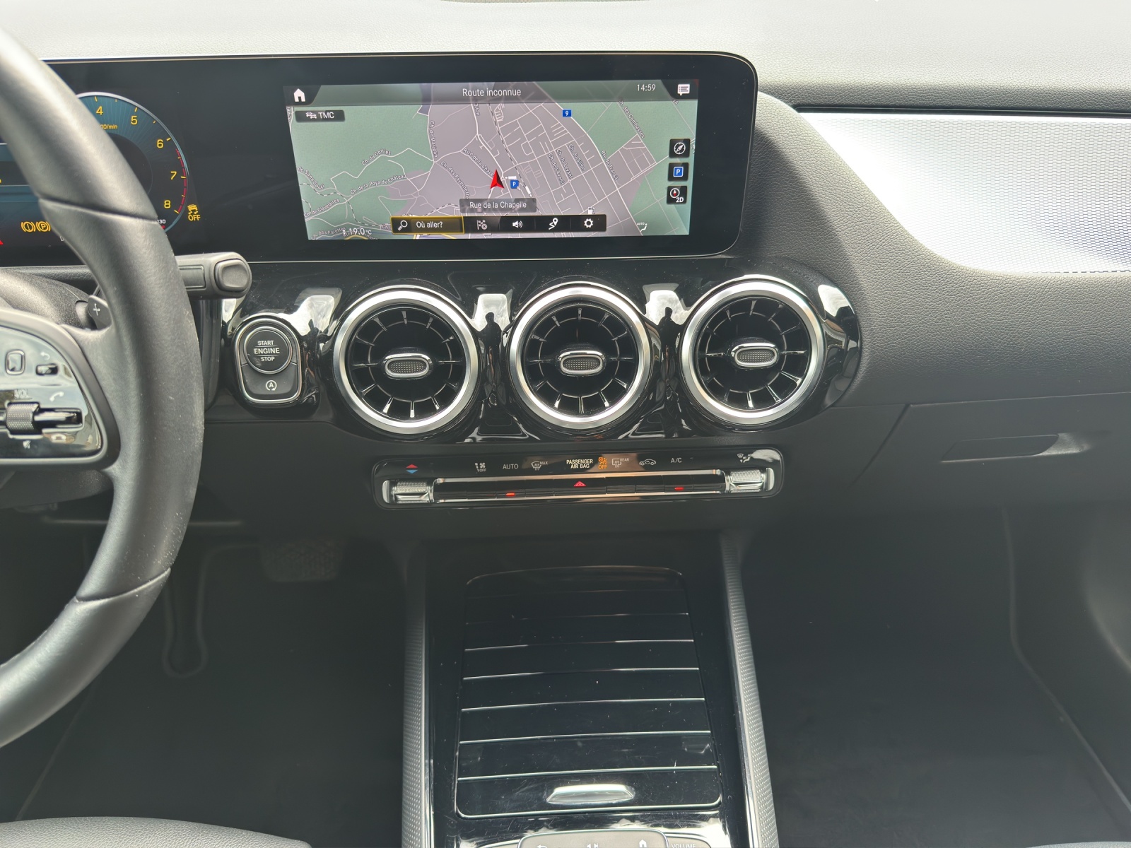 MERCEDES-BENZ GLA 200 Style-image-10