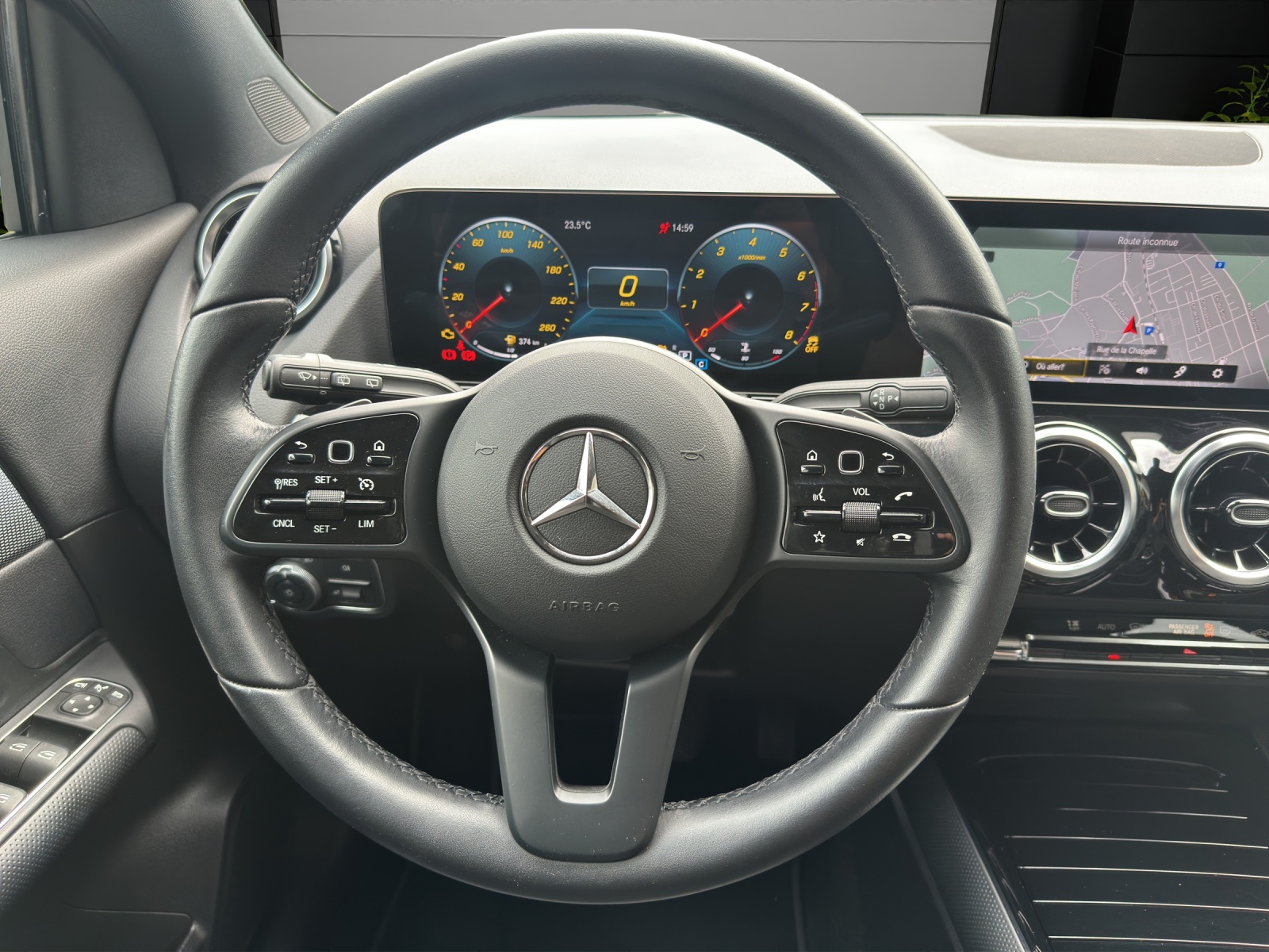 MERCEDES-BENZ GLA 200 Style-image-8