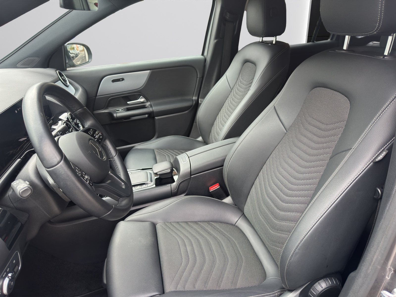 MERCEDES-BENZ GLA 200 Style-image-6