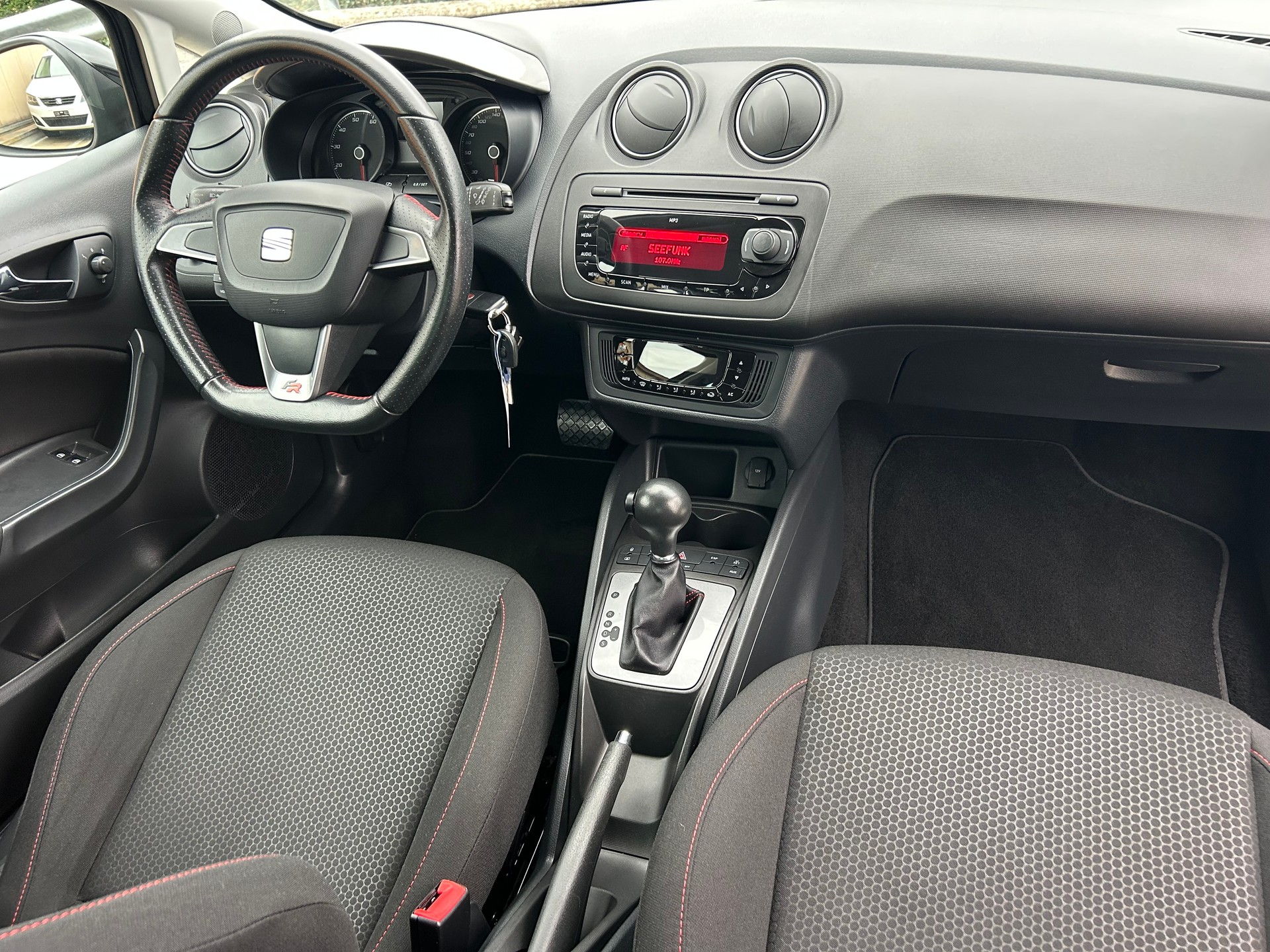 SEAT Ibiza 1.4 TSI FR DSG-image-8