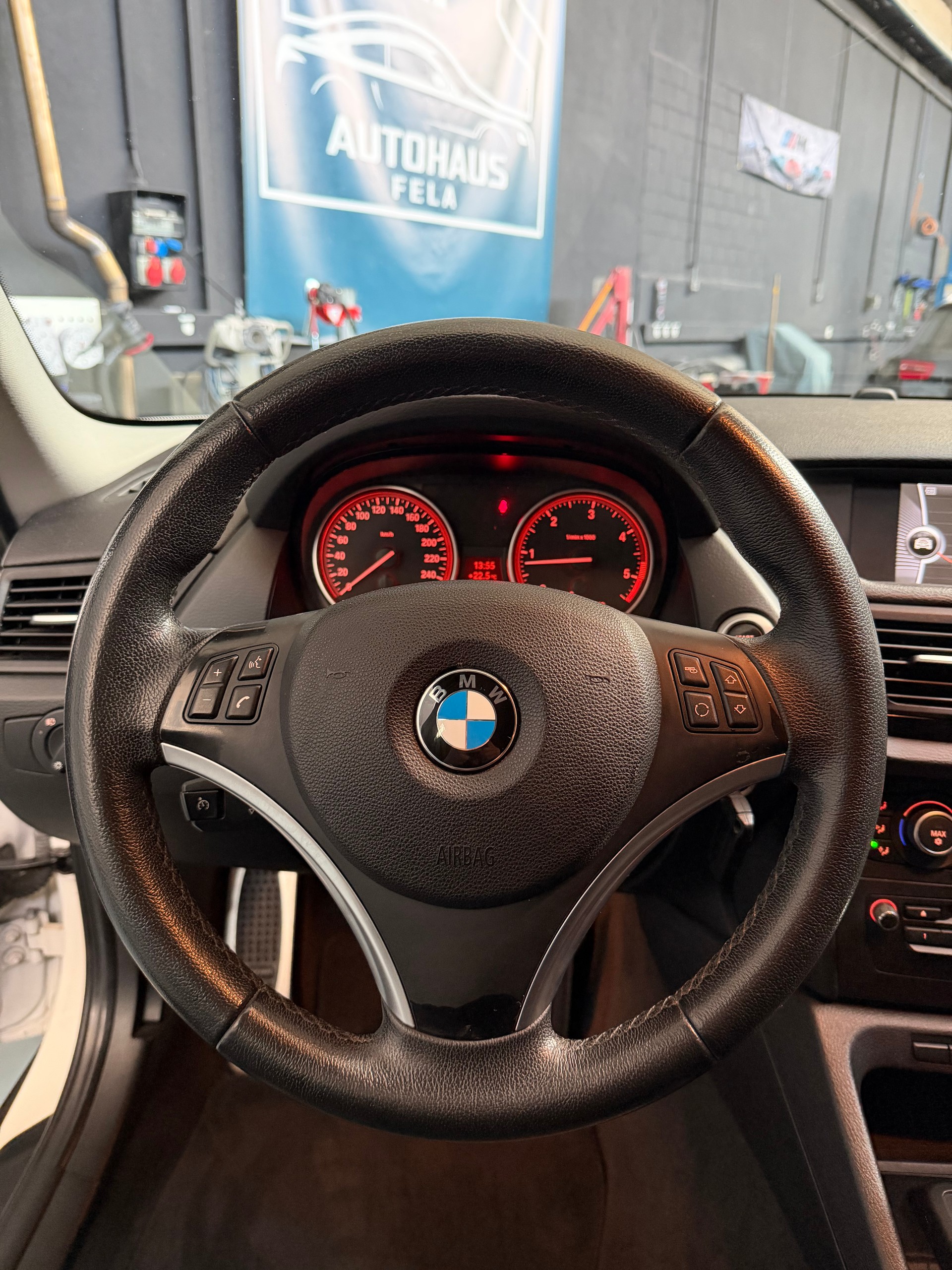 BMW X1 xDrive 20d Steptronic-image-5