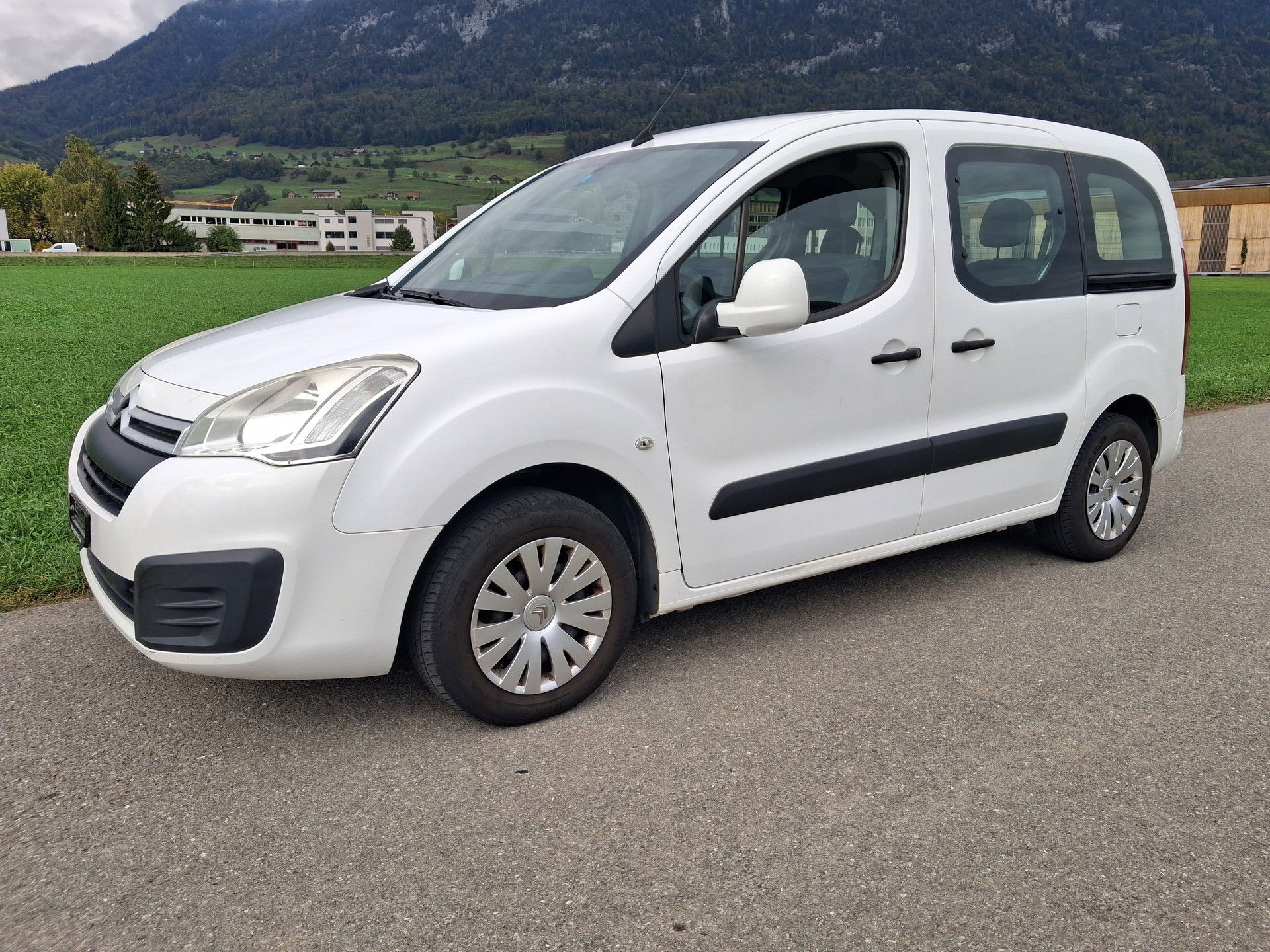 CITROEN Berlingo 1.6 BlueHDi Shine-image-1