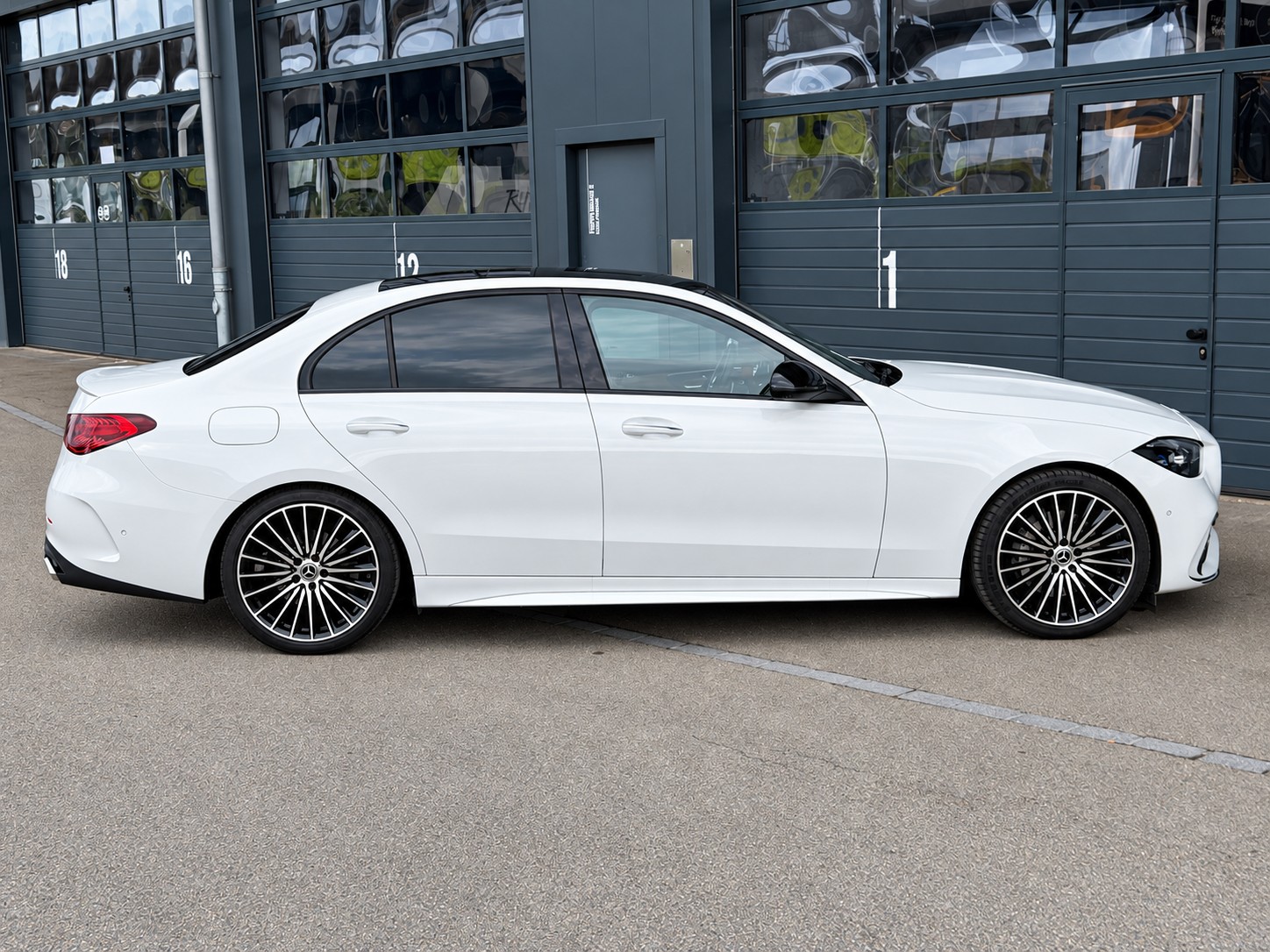 MERCEDES-BENZ C 220 d 4MATIC AMG Line | Panorama | Burmester | Memory | Mercedes Service-image-5