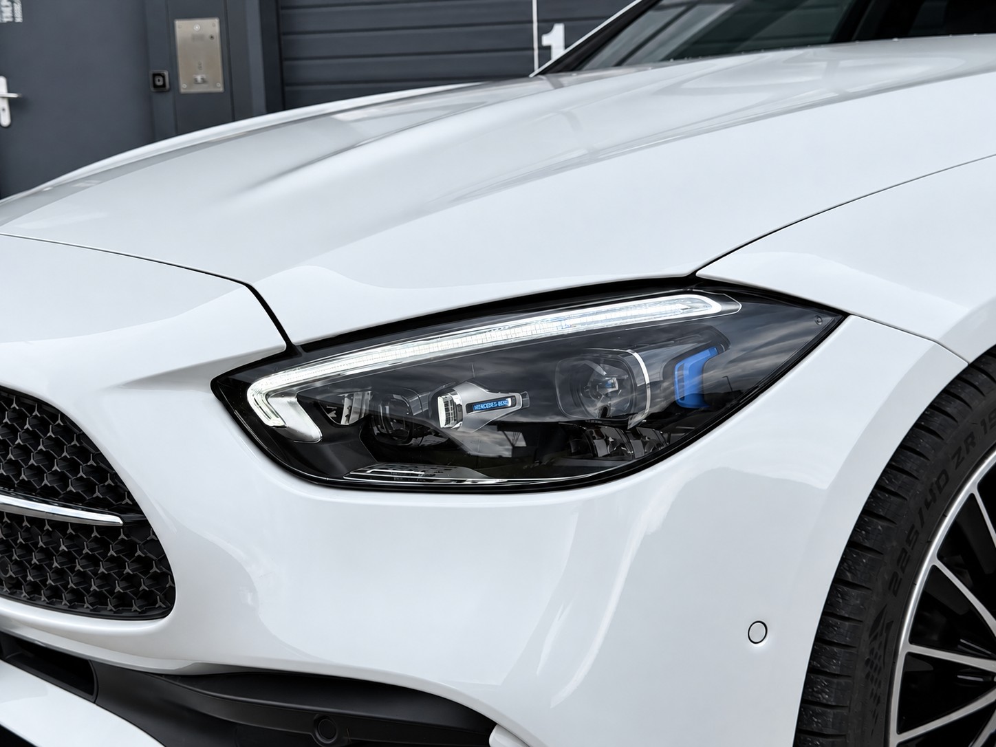 MERCEDES-BENZ C 220 d 4MATIC AMG Line | Panorama | Burmester | Memory | Mercedes Service-image-7