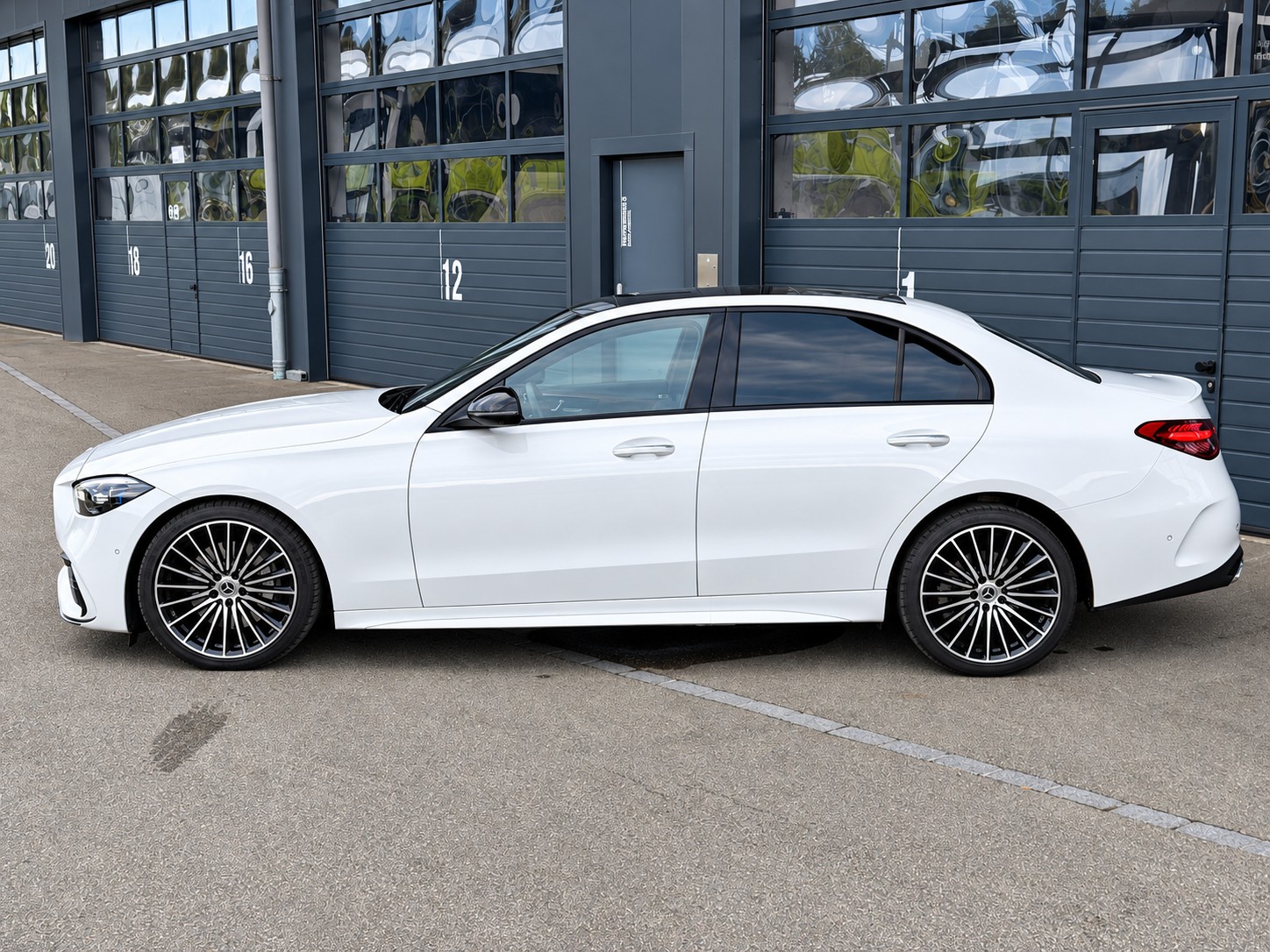 MERCEDES-BENZ C 220 d 4MATIC AMG Line | Panorama | Burmester | Memory | Mercedes Service-image-2