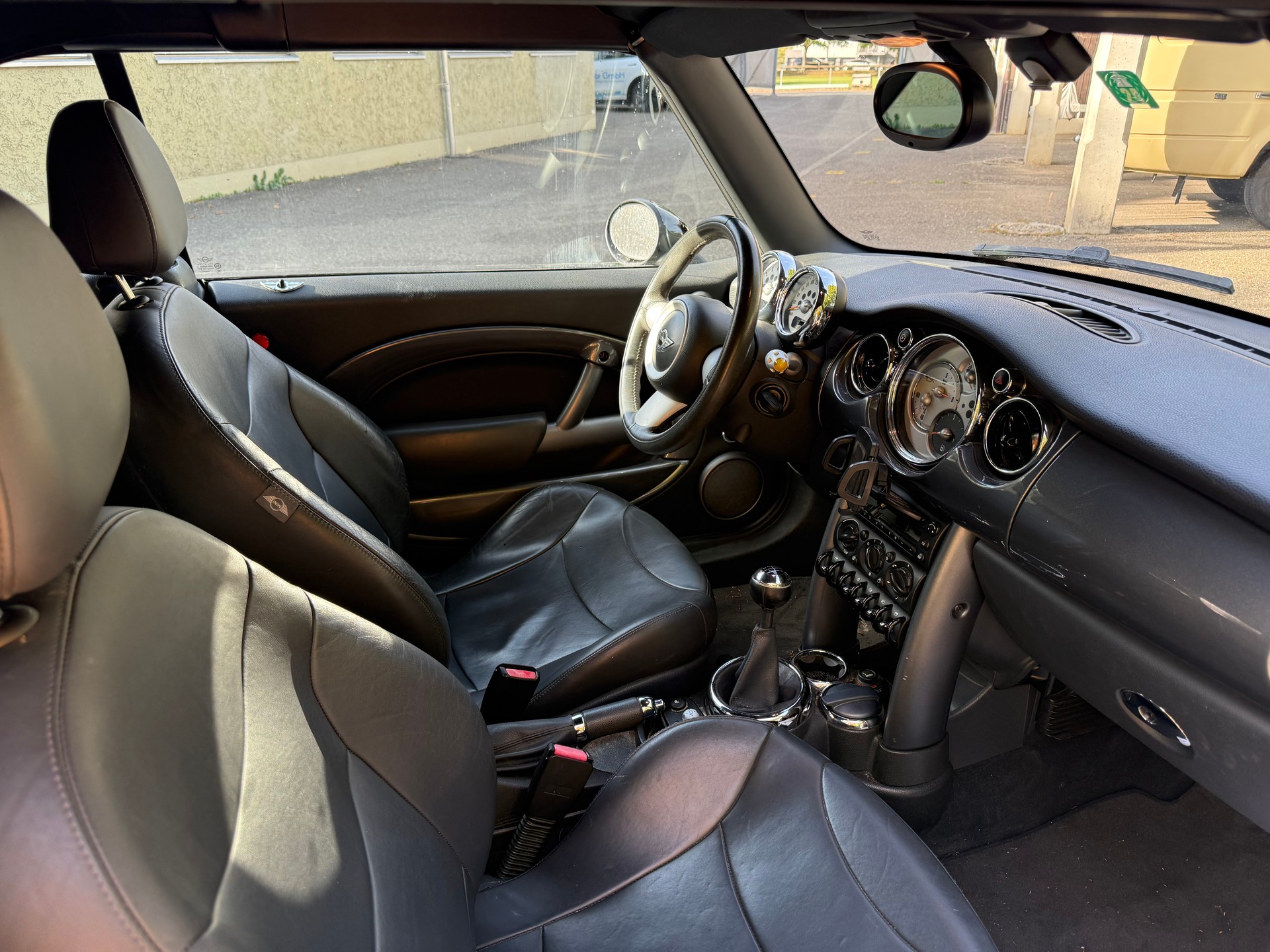 MINI Cooper Cabriolet-image-7