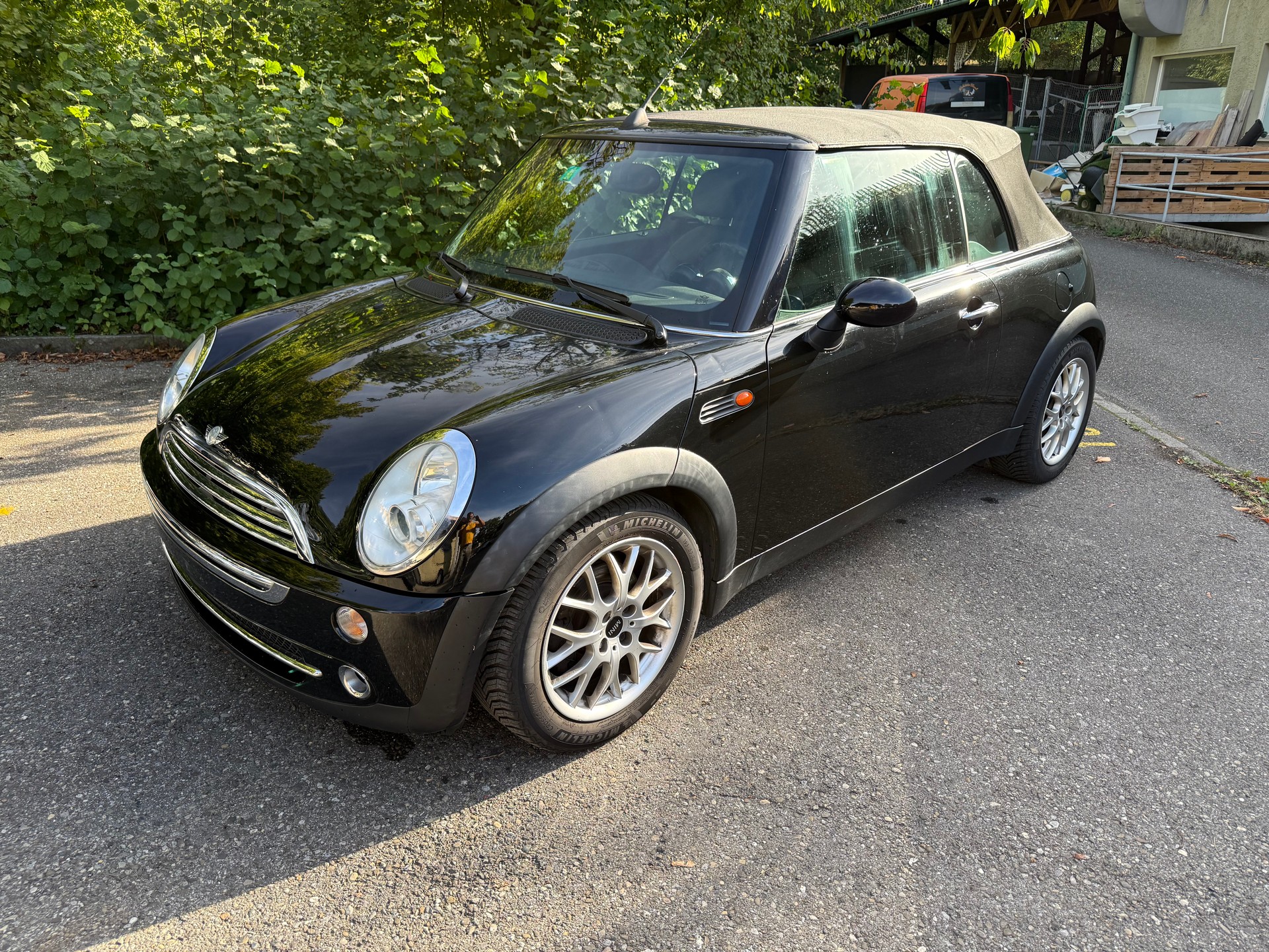 MINI Cooper Cabriolet-image-1