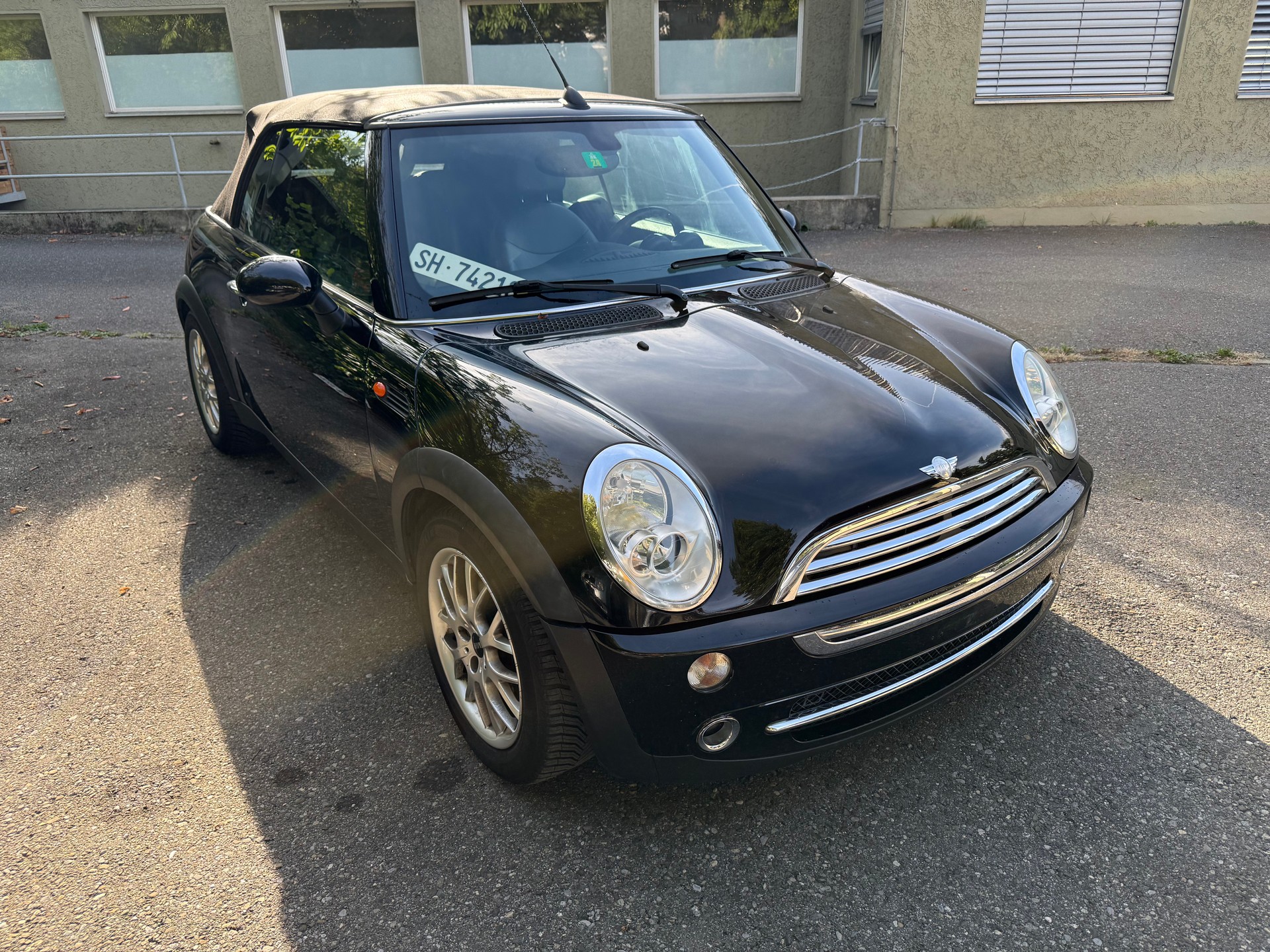 MINI Cooper Cabriolet-image-2