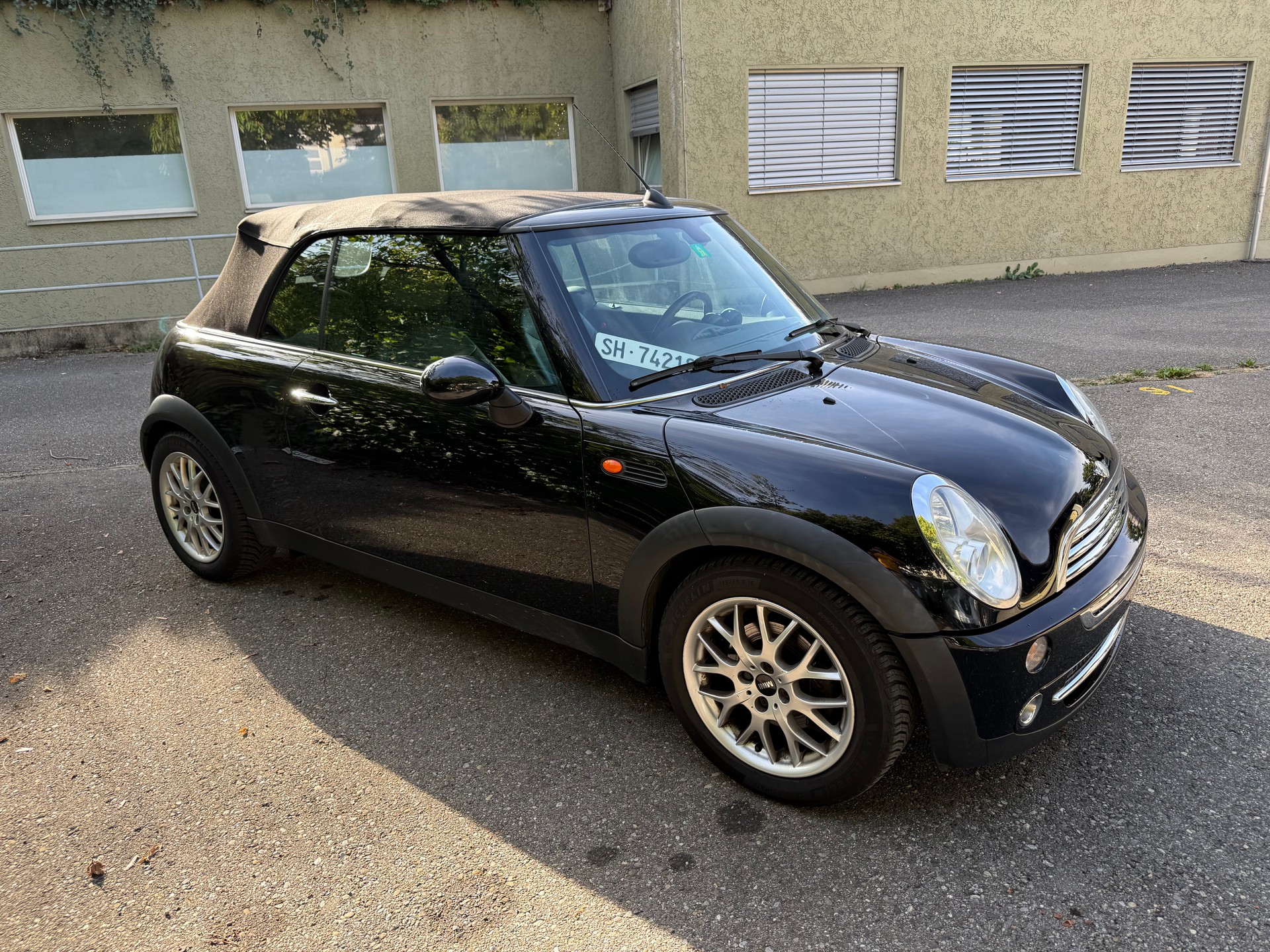MINI Cooper Cabriolet-image-3