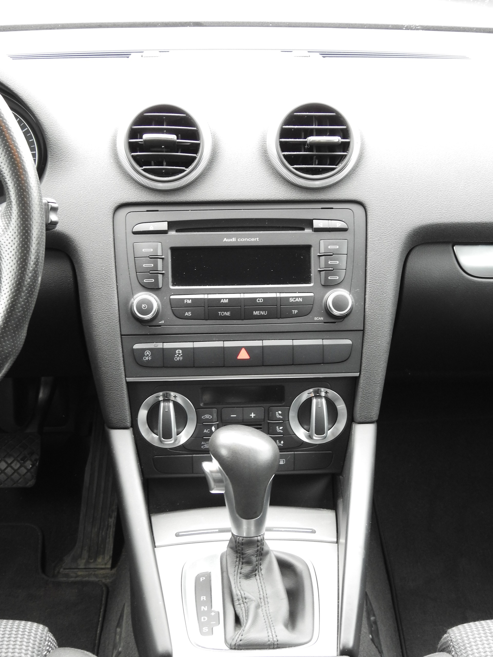 AUDI A3 Sportback 1.6 TDI Ambition S-tronic-image-16