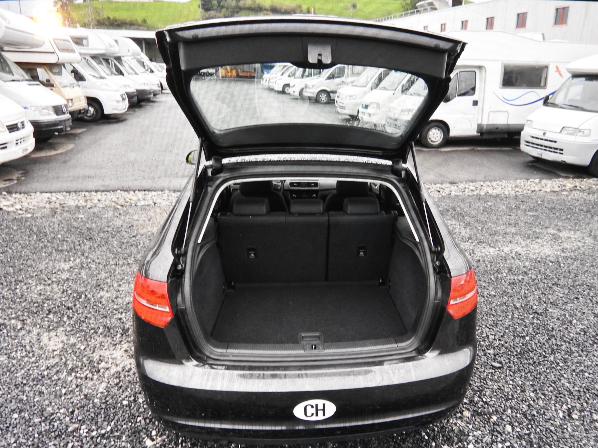 AUDI A3 Sportback 1.6 TDI Ambition S-tronic-image-9