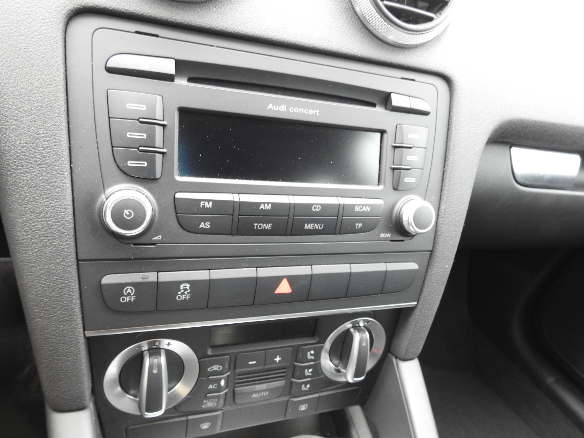 AUDI A3 Sportback 1.6 TDI Ambition S-tronic-image-20