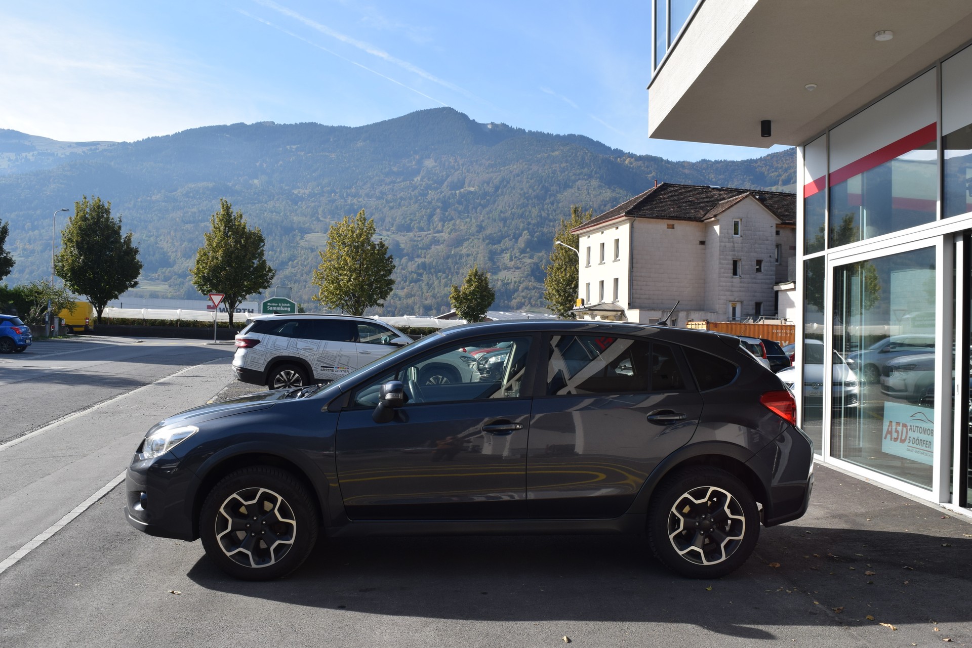 SUBARU XV 1.6 Swiss Two-showroom-element-3
