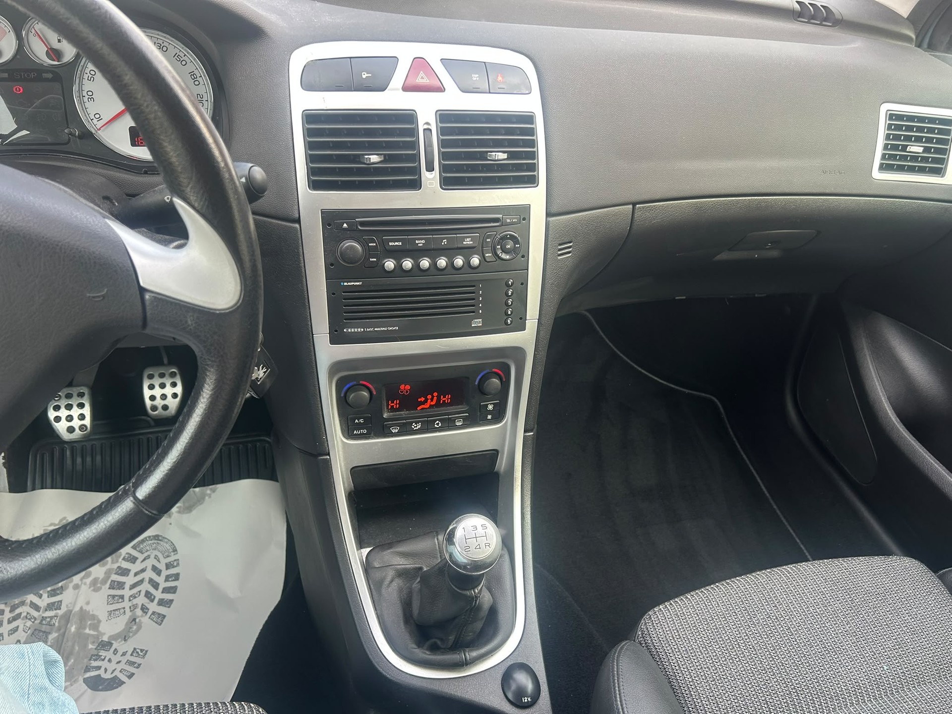 PEUGEOT 307 2.0 16V XS-image-7