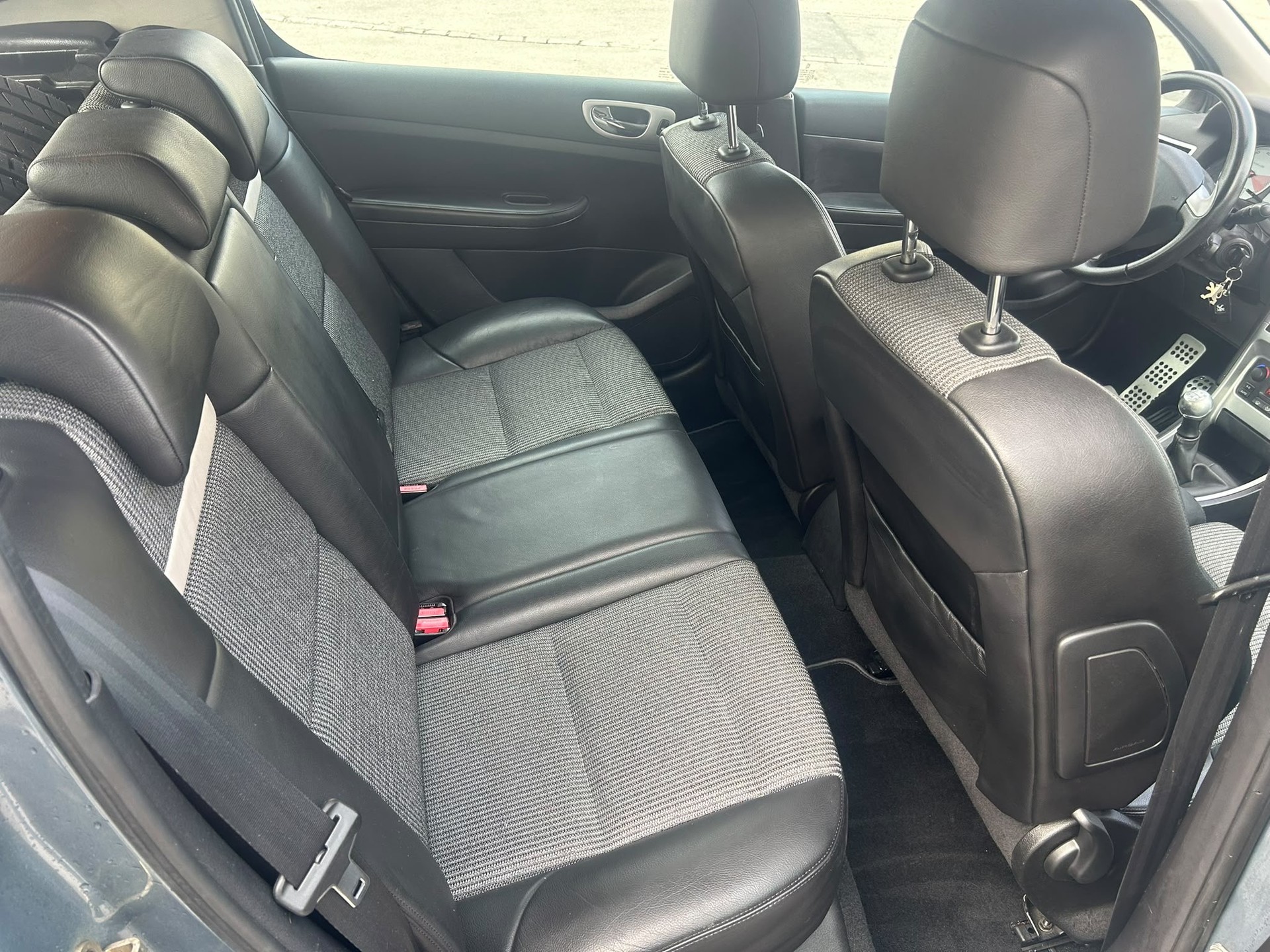 PEUGEOT 307 2.0 16V XS-image-6