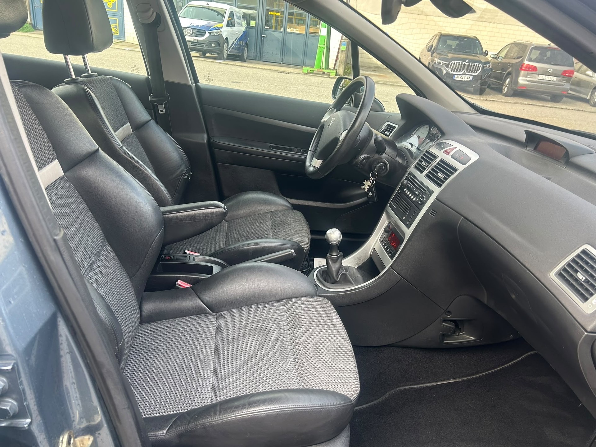 PEUGEOT 307 2.0 16V XS-image-5