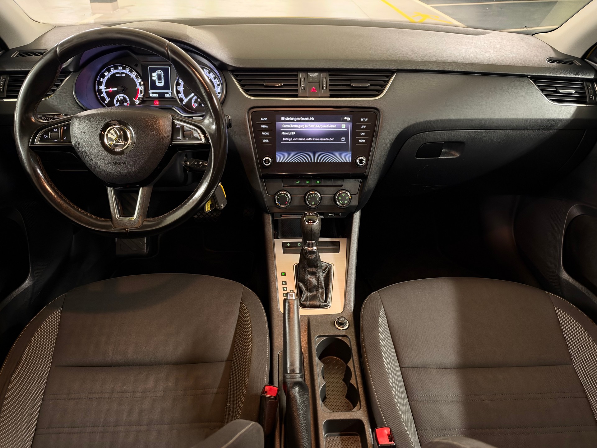 SKODA Octavia Combi 1.6 TDI Ambition DSG-image-11