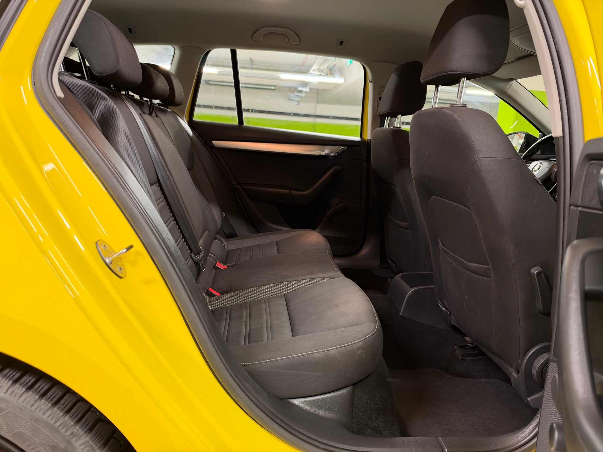 SKODA Octavia Combi 1.6 TDI Ambition DSG-image-9