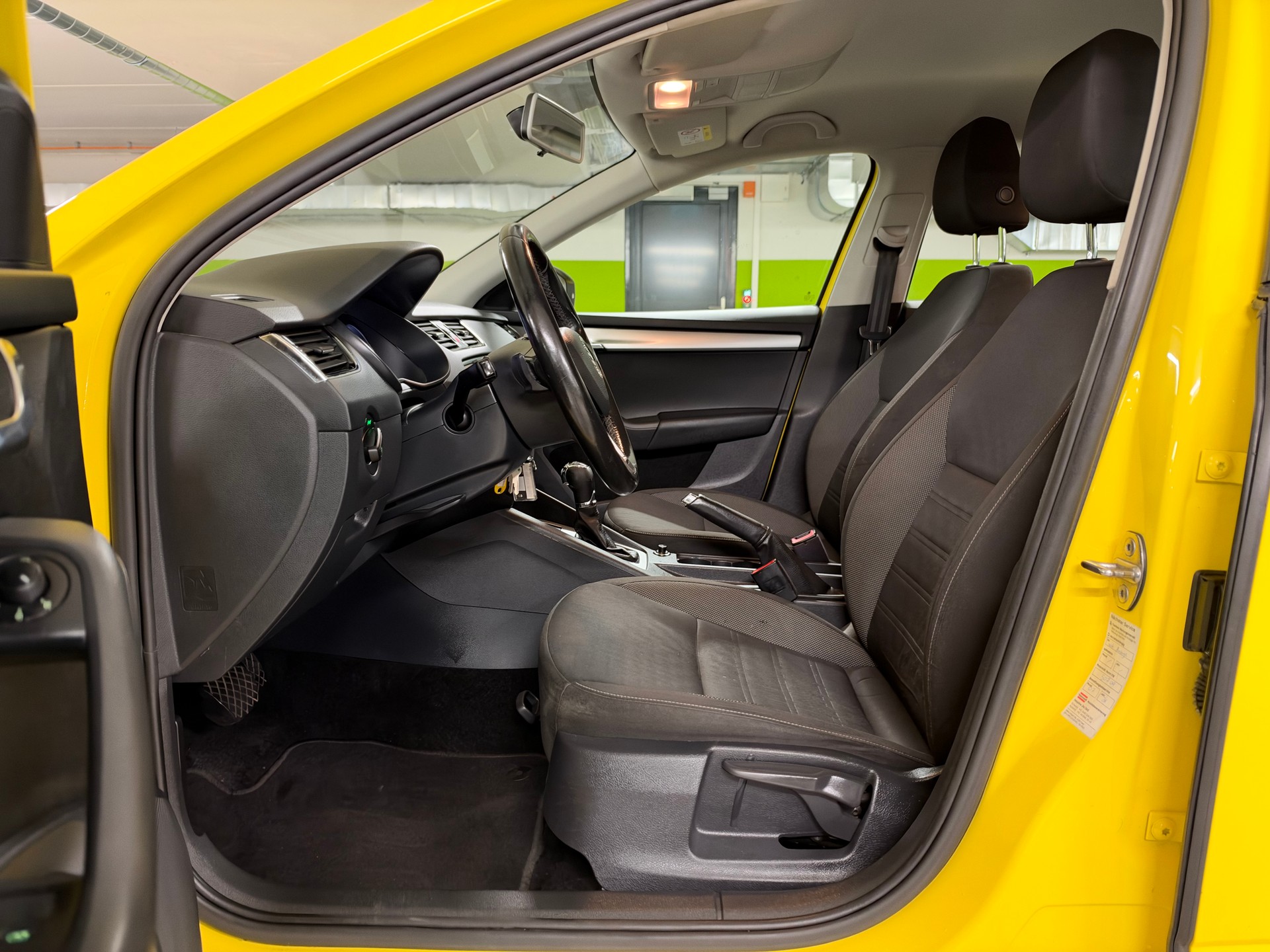 SKODA Octavia Combi 1.6 TDI Ambition DSG-image-14
