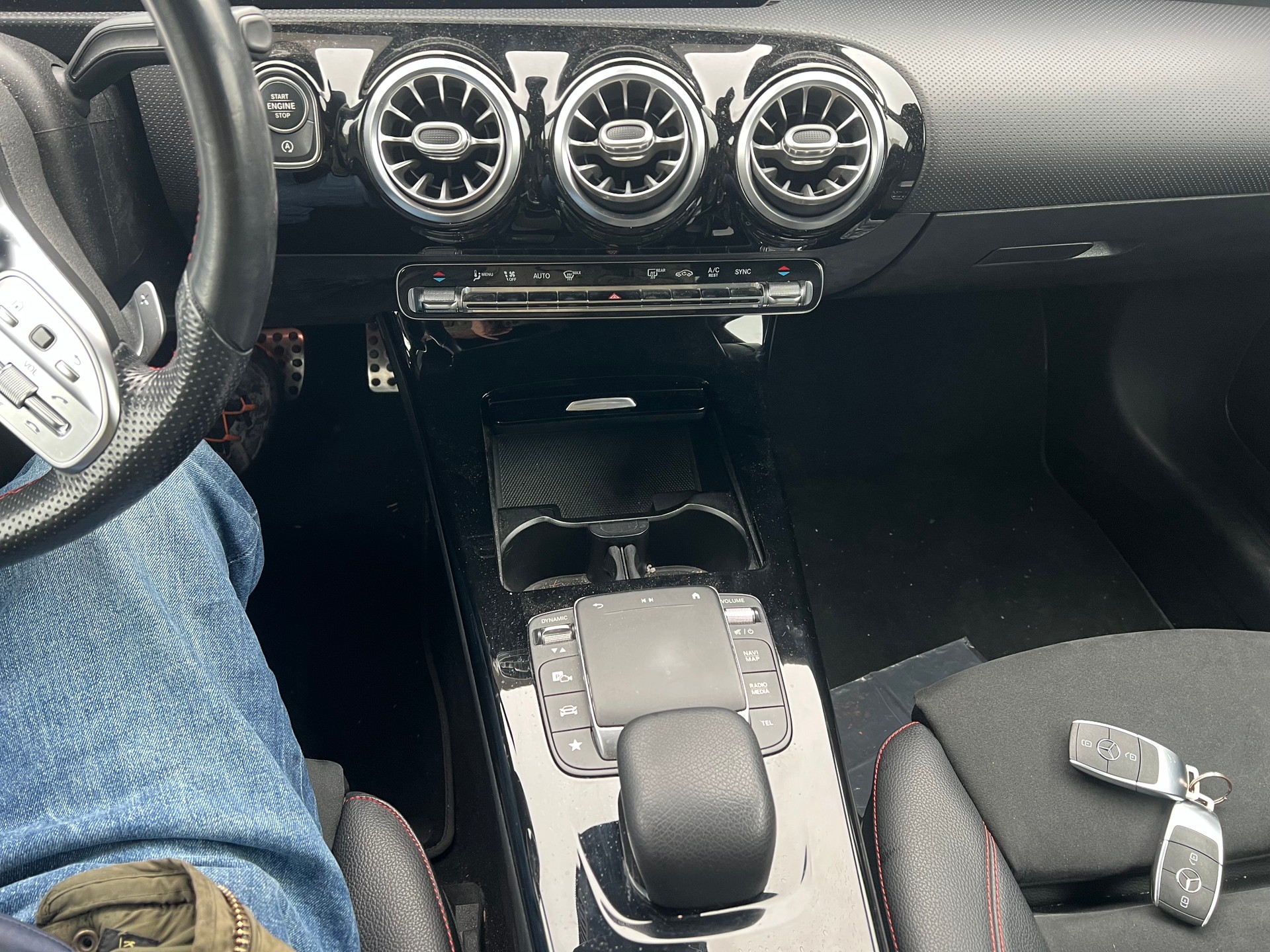 MERCEDES-BENZ A 180 AMG Line 7G-DCT-image-7