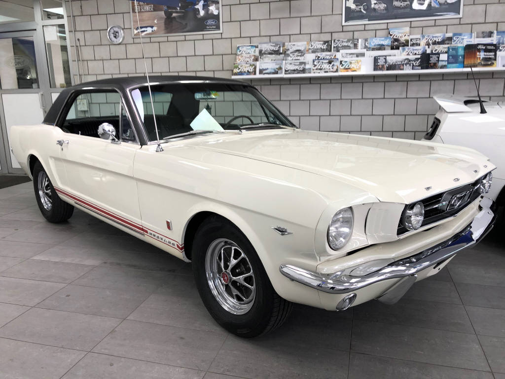 FORD MUSTANG V8-image-0