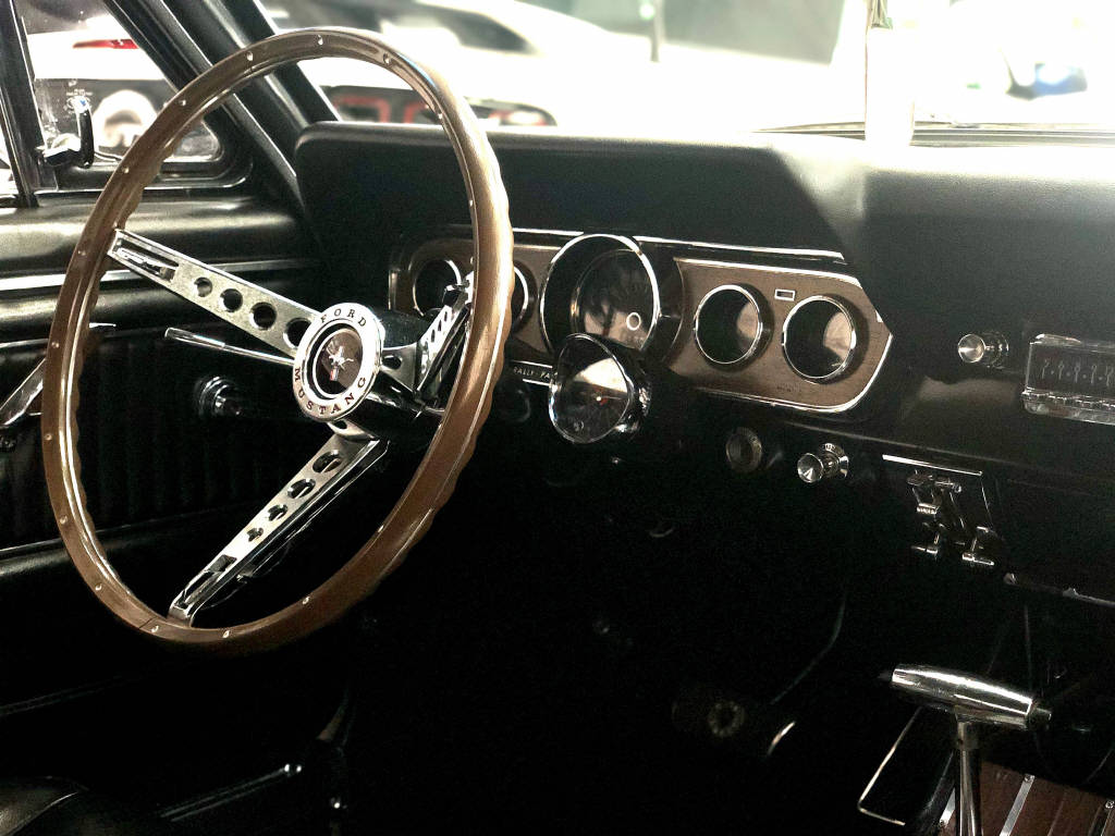 FORD MUSTANG V8-image-10