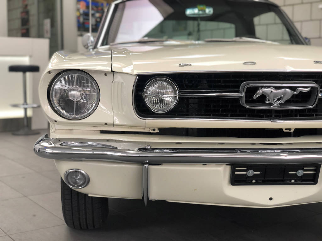 FORD MUSTANG V8-image-2