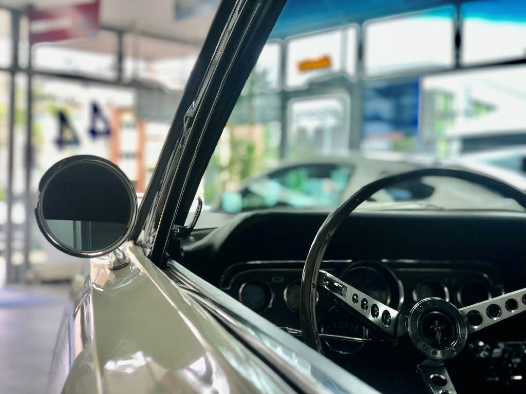 FORD MUSTANG V8-image-8