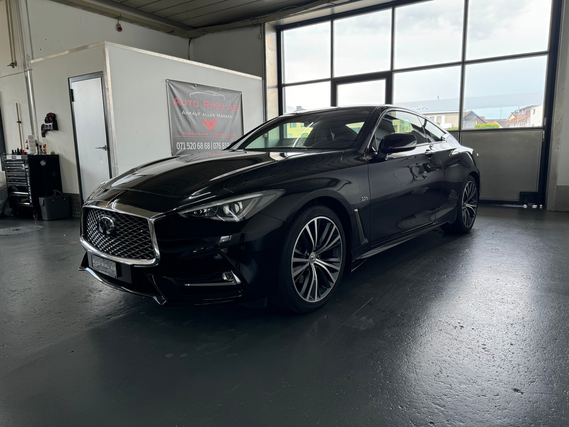 INFINITI Q60 2.0t Coupé Premium Tech Automatic-image-5