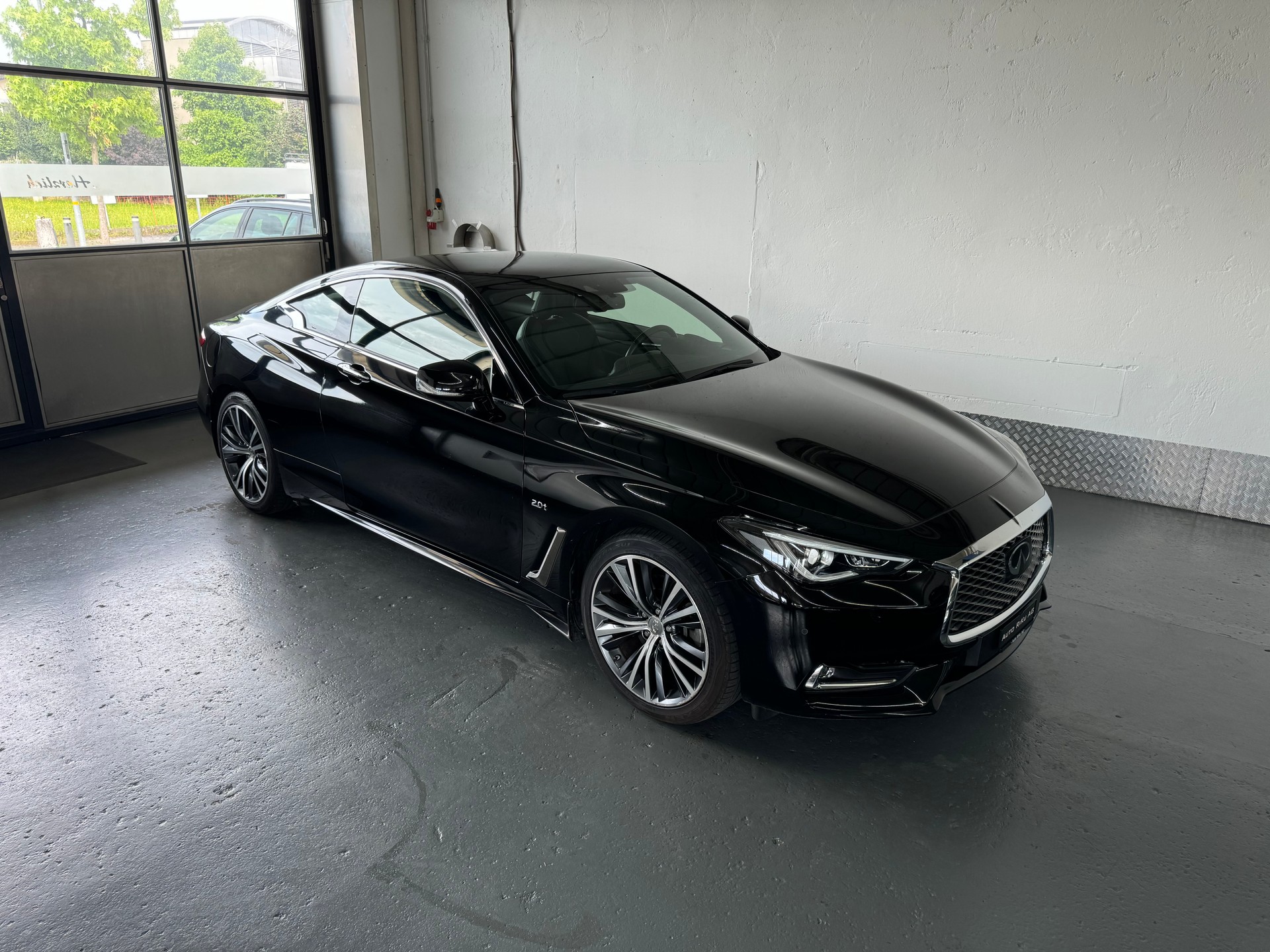 INFINITI Q60 2.0t Coupé Premium Tech Automatic-image-0