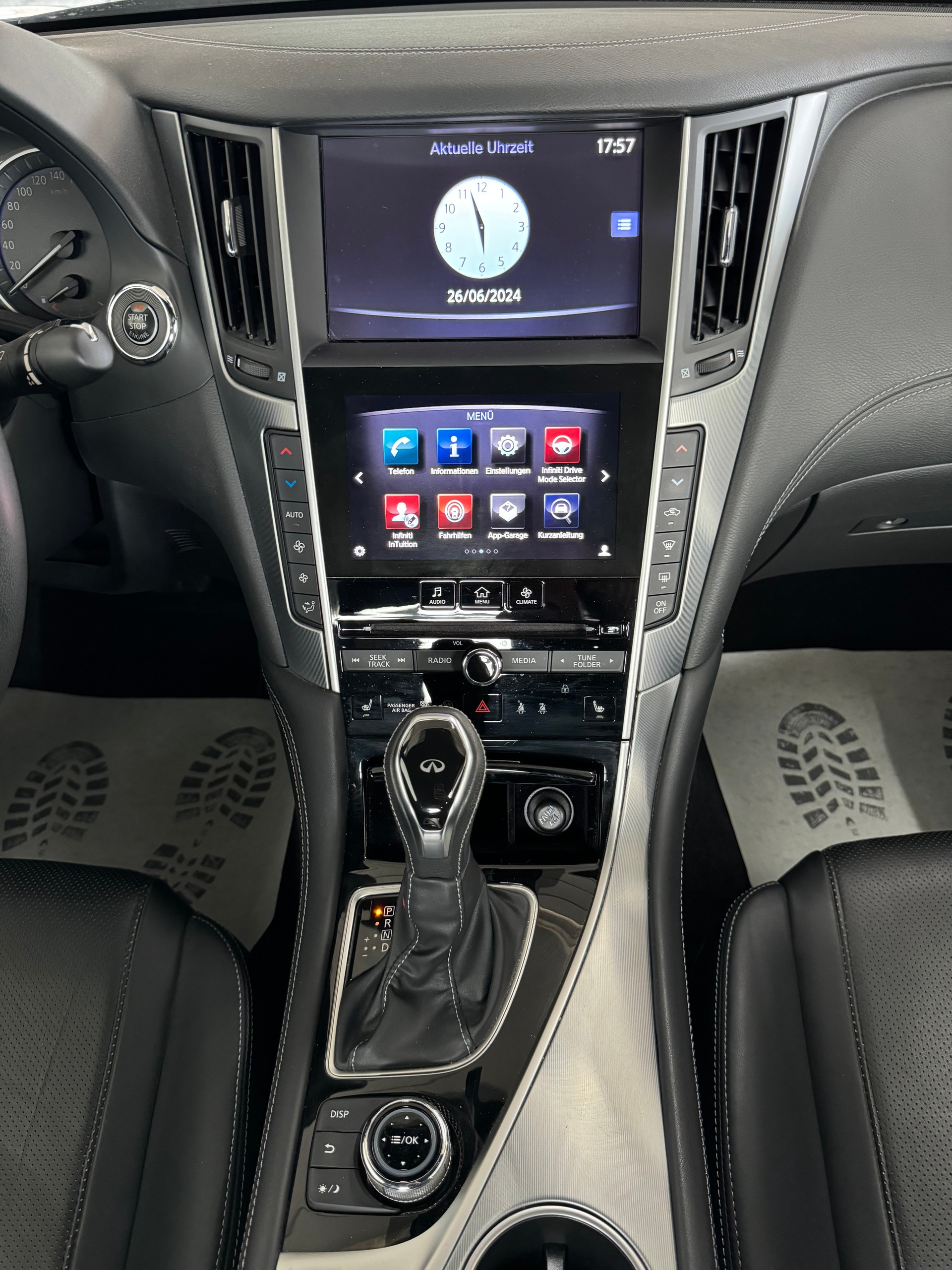 INFINITI Q60 2.0t Coupé Premium Tech Automatic-image-16