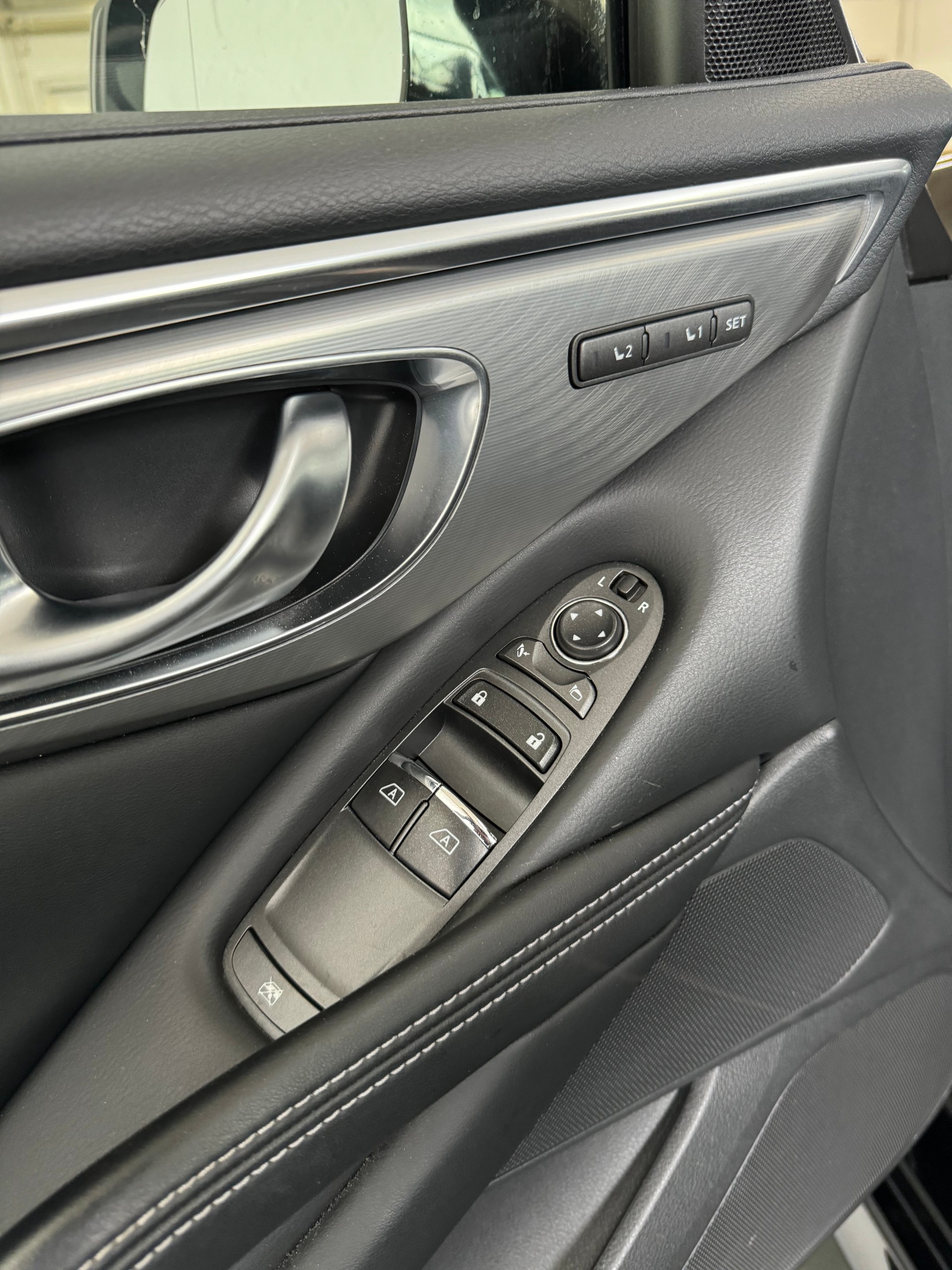INFINITI Q60 2.0t Coupé Premium Tech Automatic-image-14