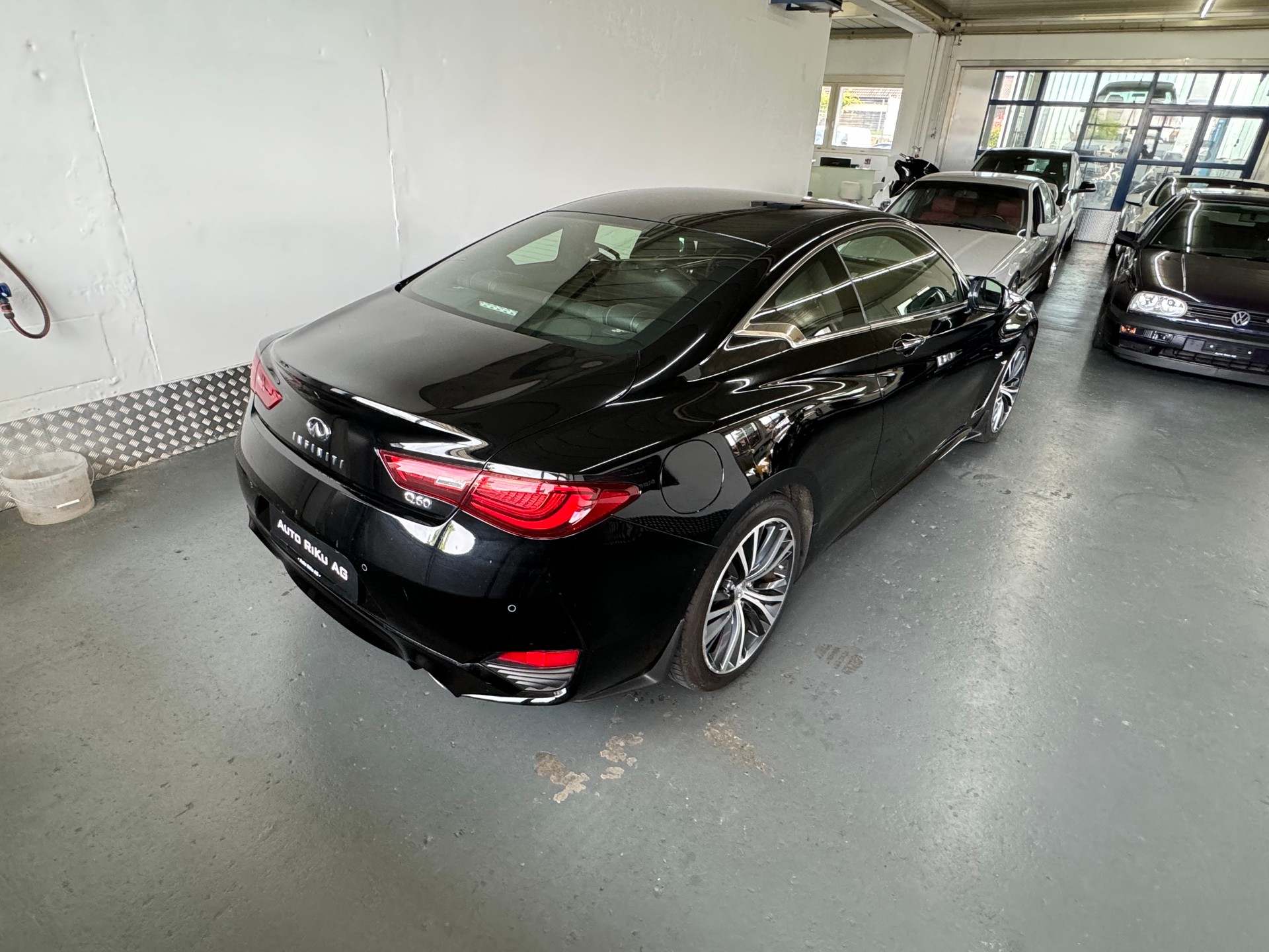 INFINITI Q60 2.0t Coupé Premium Tech Automatic-image-7