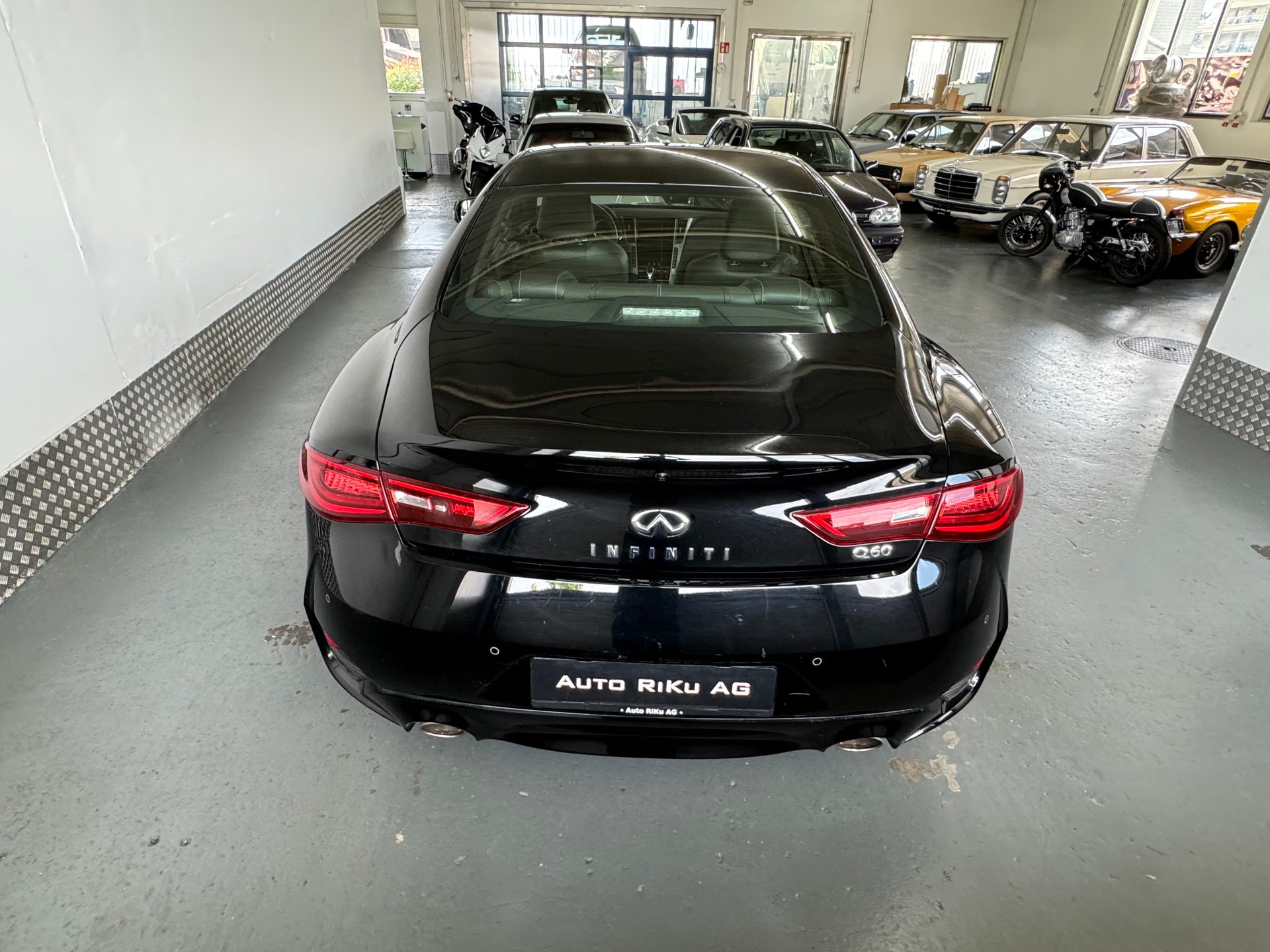 INFINITI Q60 2.0t Coupé Premium Tech Automatic-image-10