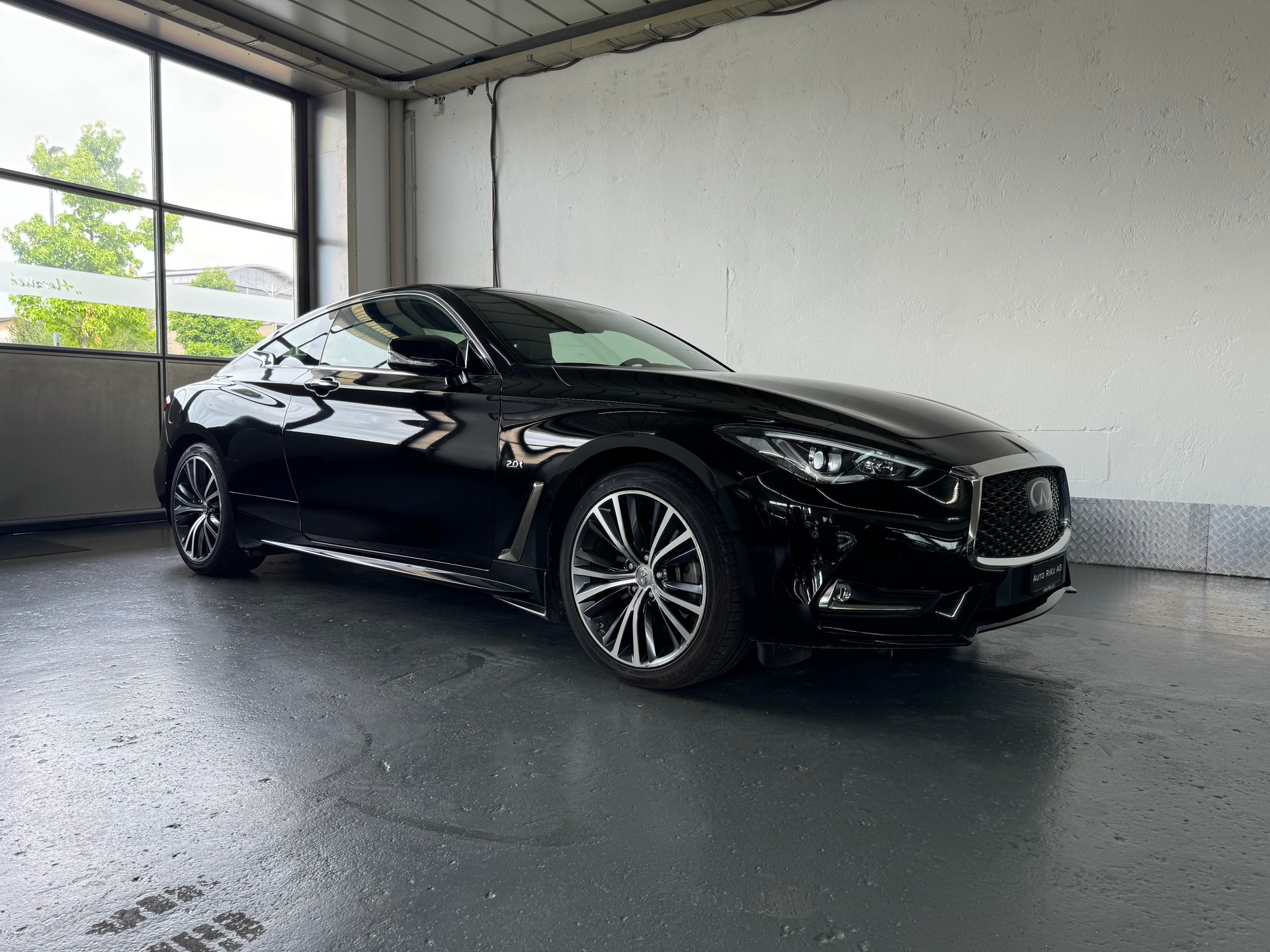 INFINITI Q60 2.0t Coupé Premium Tech Automatic-image-1