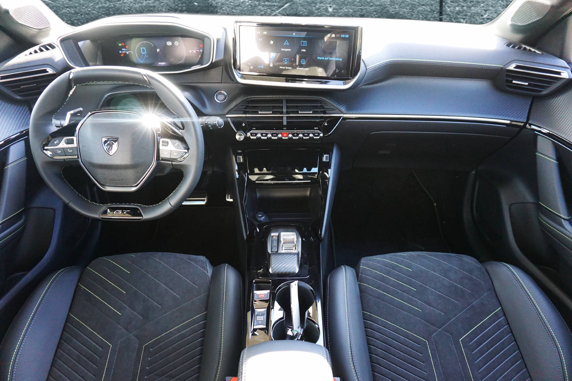 PEUGEOT 208 1.2 Hybrid GT-showroom-element-3