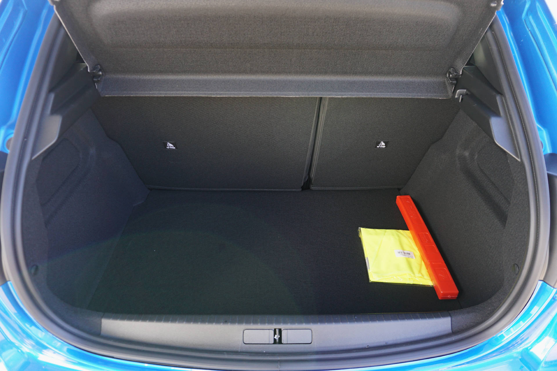 PEUGEOT 208 1.2 Hybrid GT-image-9