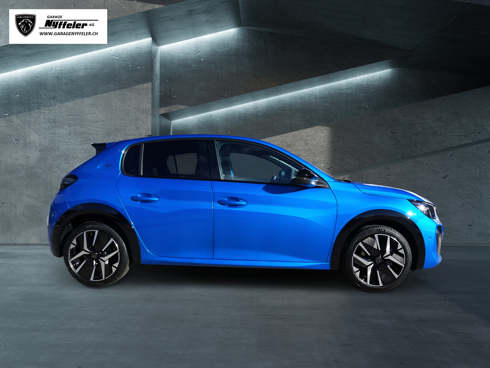 PEUGEOT 208 1.2 Hybrid GT-showroom-element-1