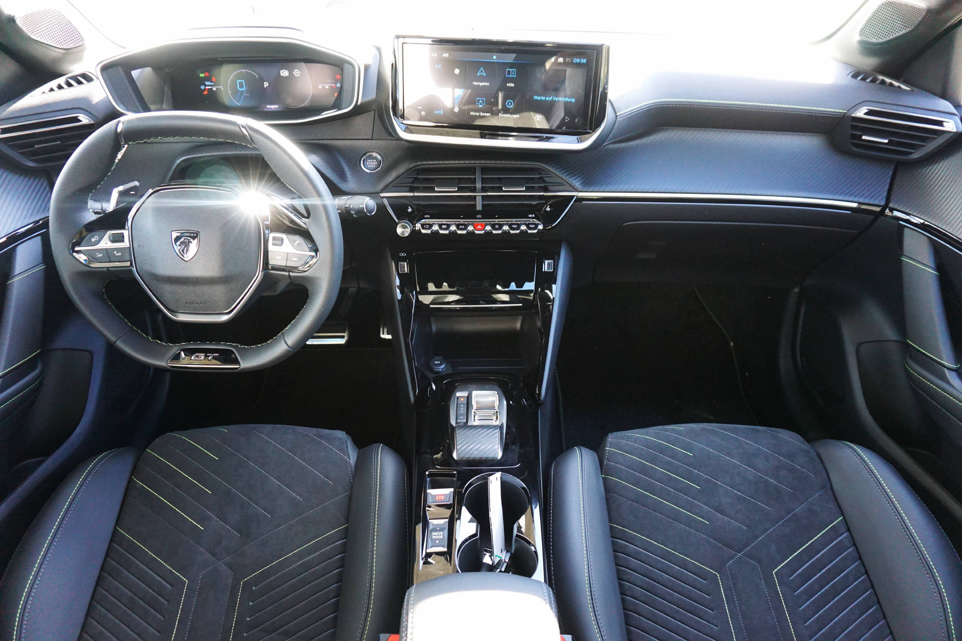 PEUGEOT 208 1.2 Hybrid GT-showroom-element-3