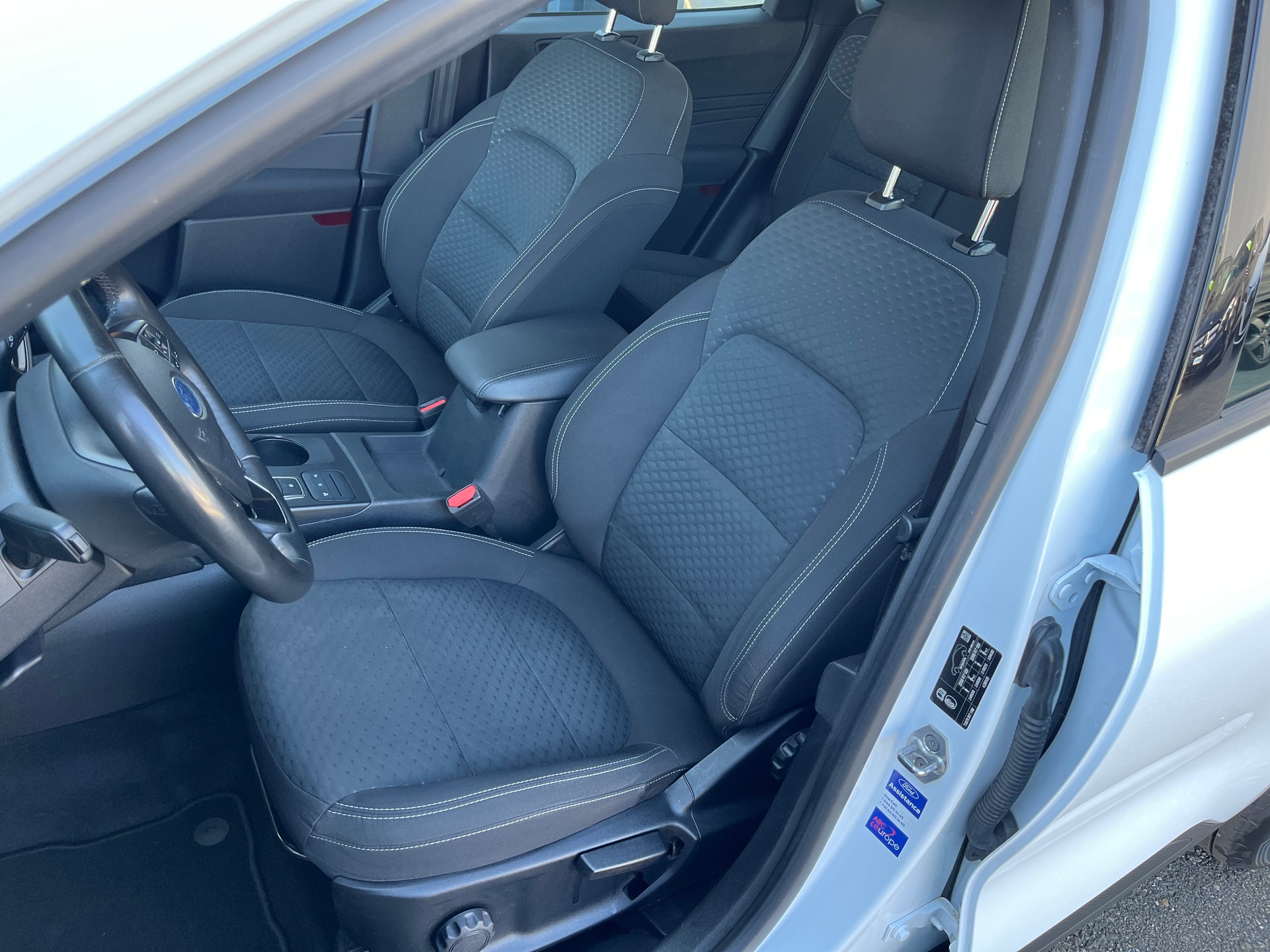FORD Kuga 1.5 TDCi Cool & Connect 2WD Automat-image-8