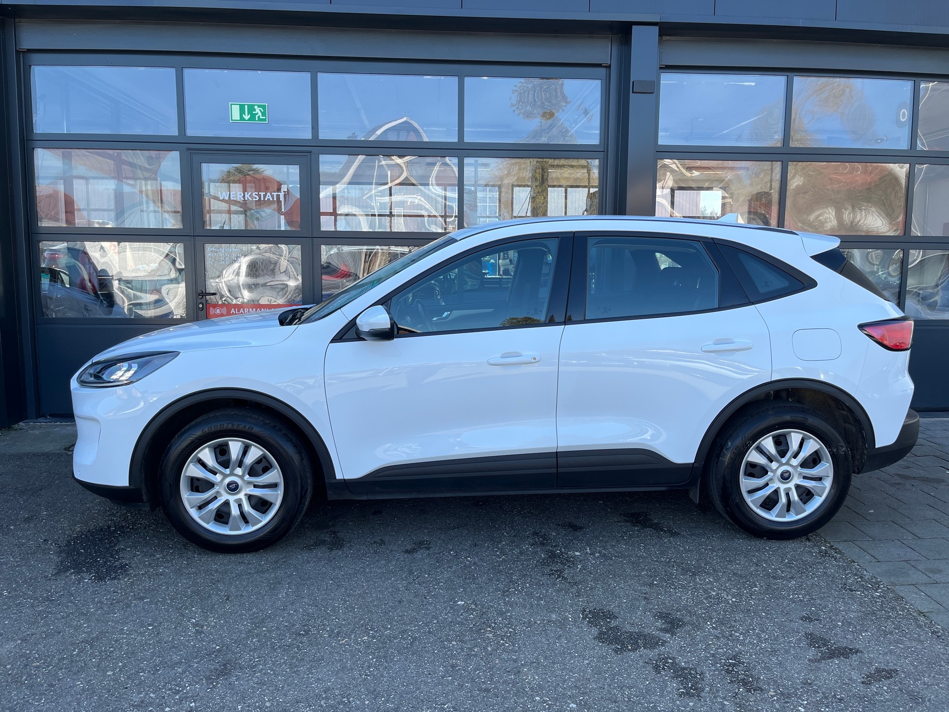 FORD Kuga 1.5 TDCi Cool & Connect 2WD Automat-image-2