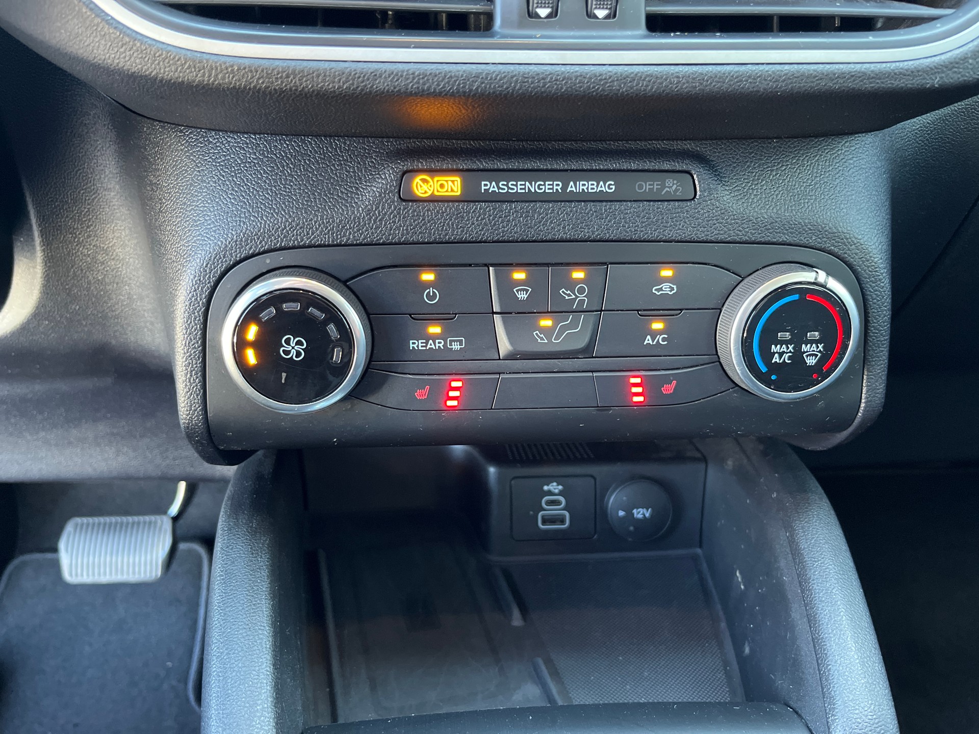 FORD Kuga 1.5 TDCi Cool & Connect 2WD Automat-image-13
