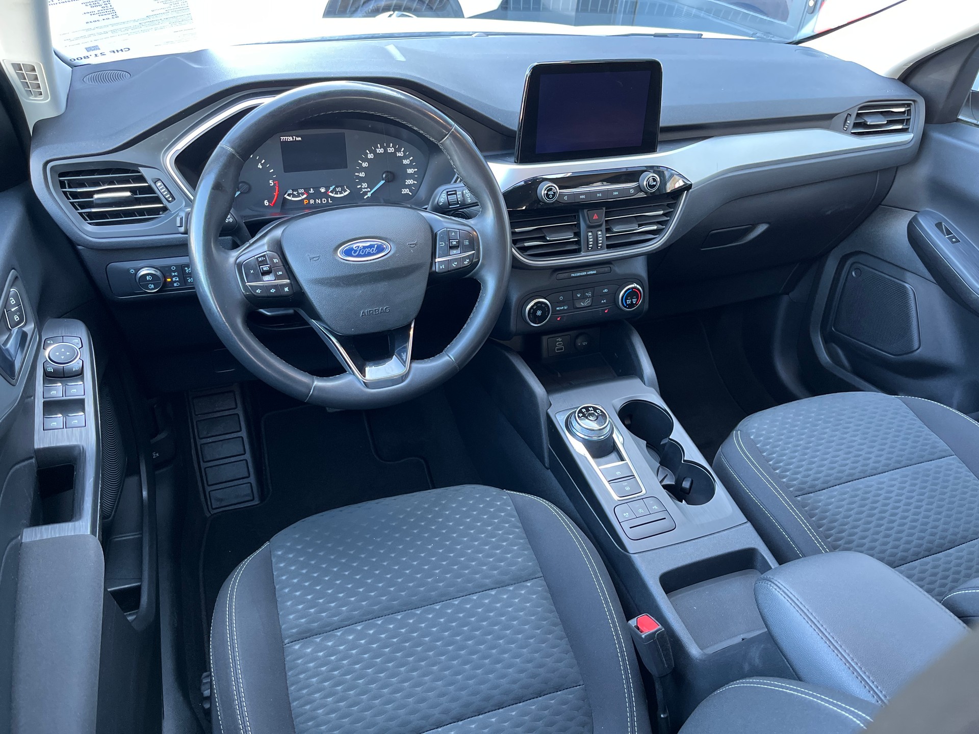 FORD Kuga 1.5 TDCi Cool & Connect 2WD Automat-image-9