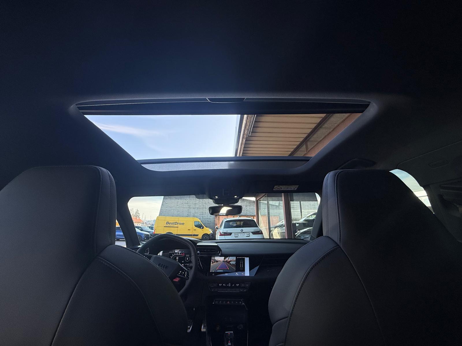 AUDI RS3 Sportback 2.5 TSI quattro S-tronic-image-7